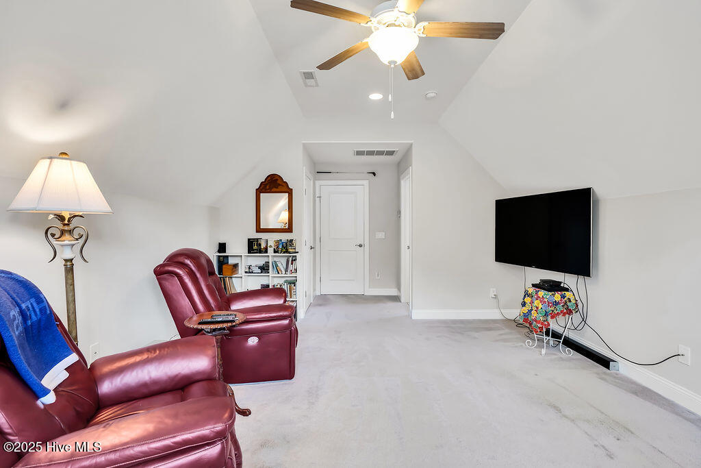 100534763 | Photo 34