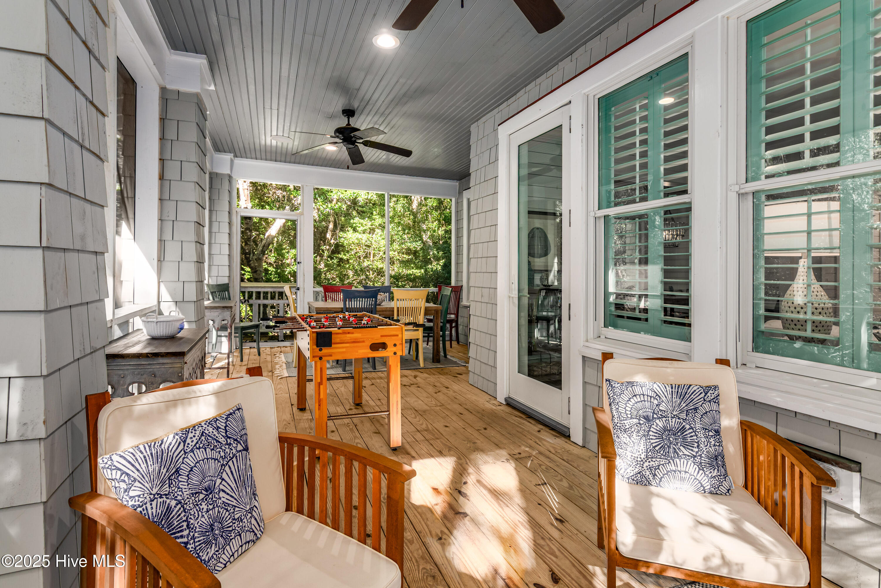 100530236 | Photo 28