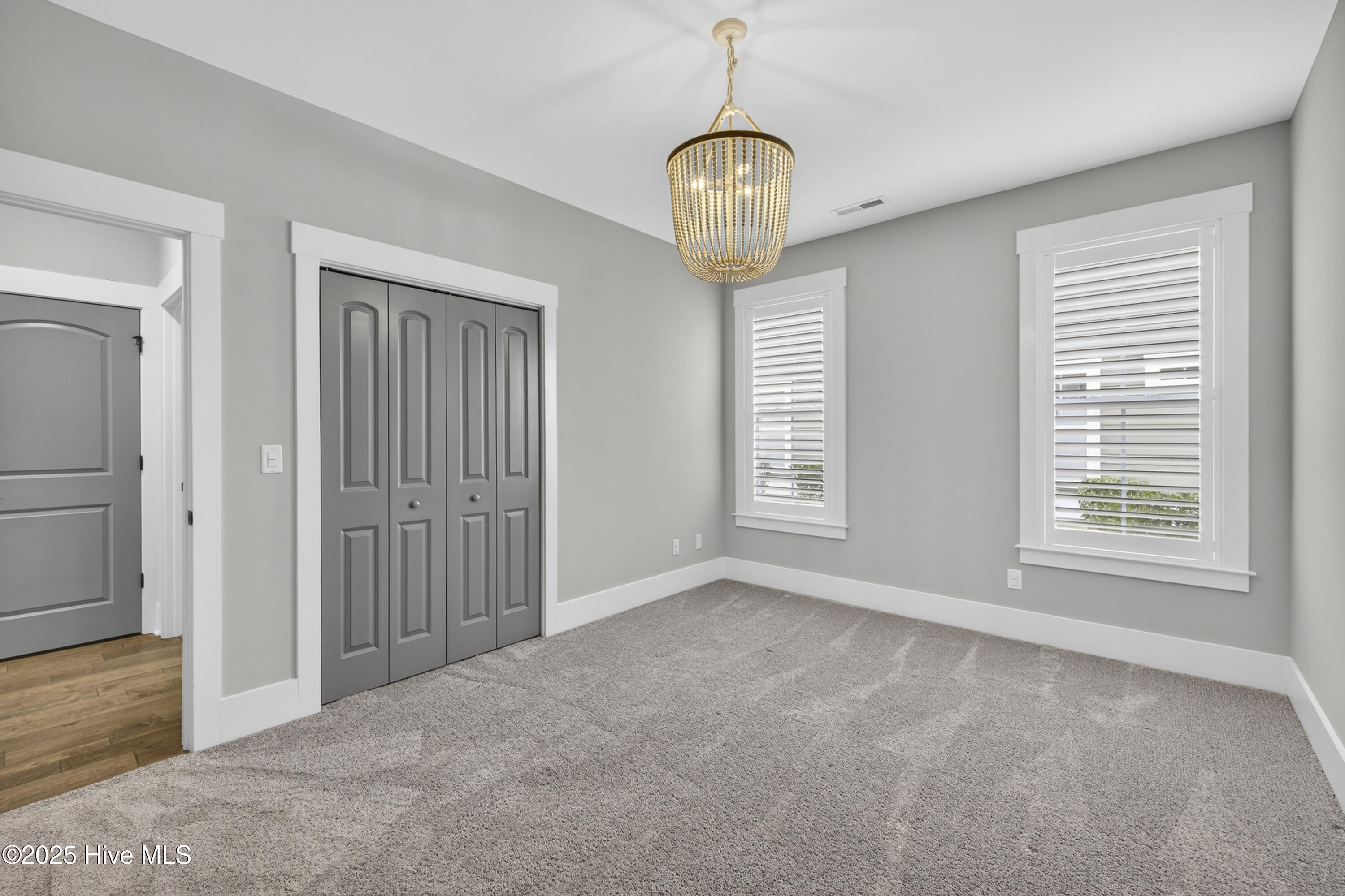 100547164 | Photo 24