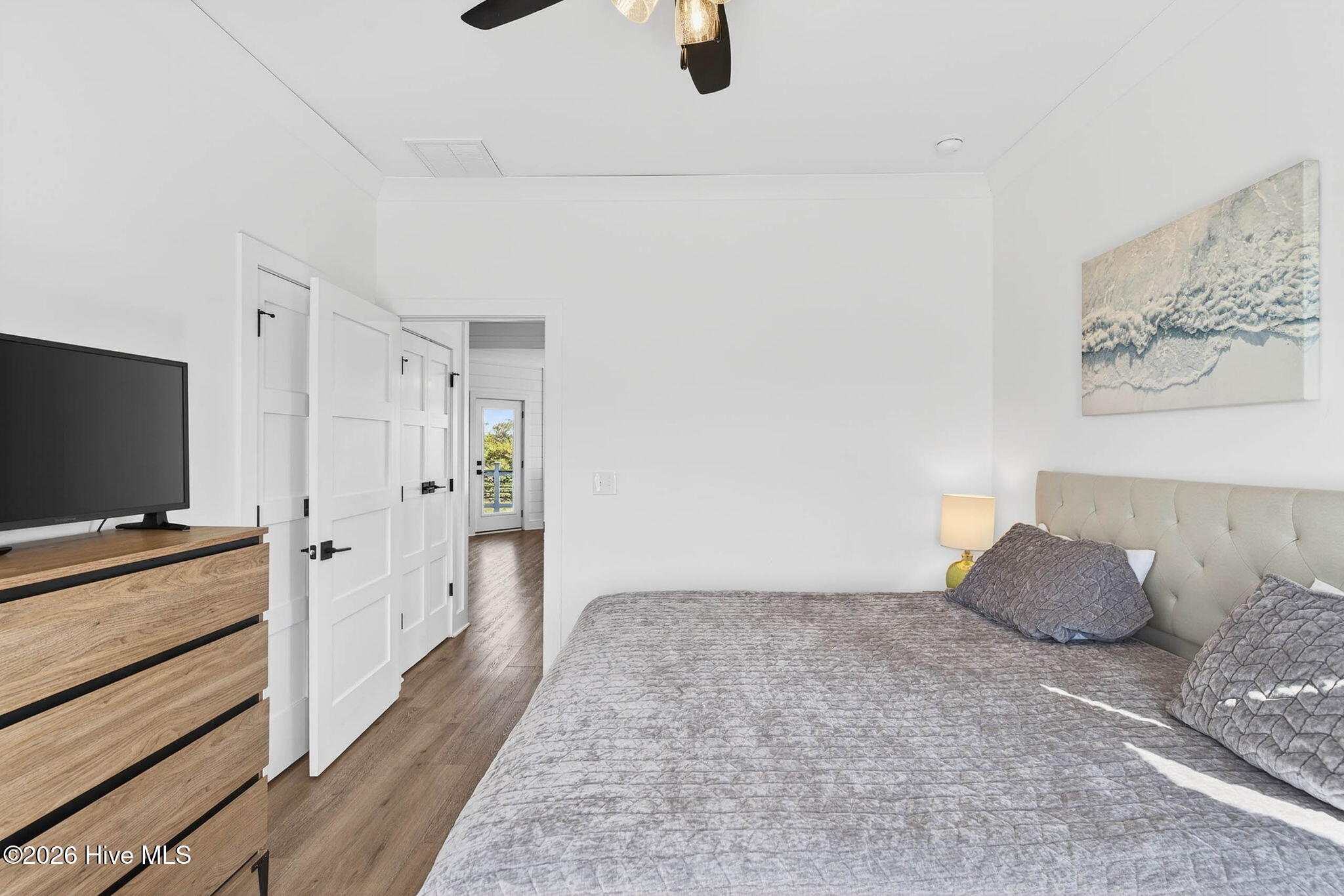 100561676 | Photo 13