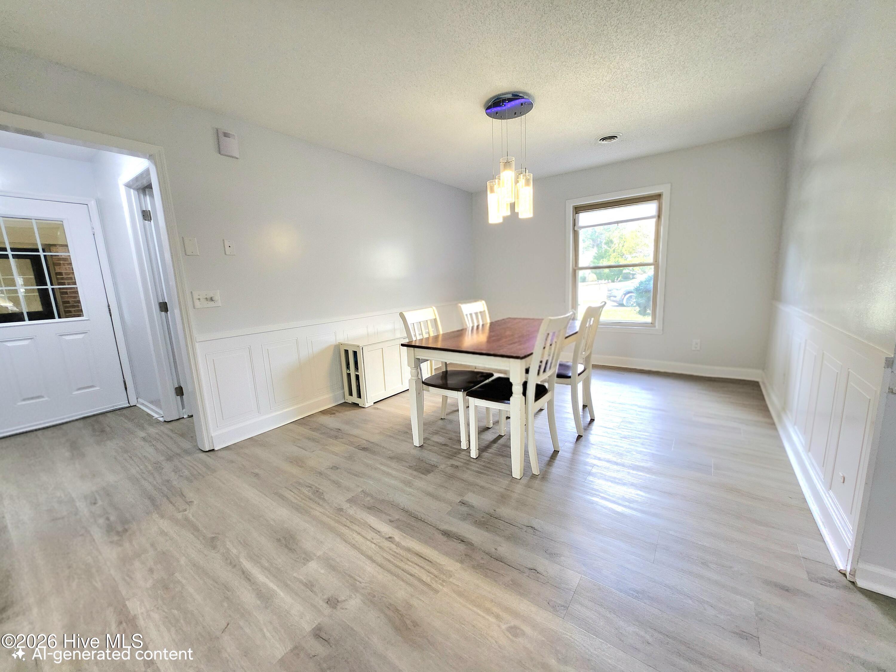 100563427 | Photo 11