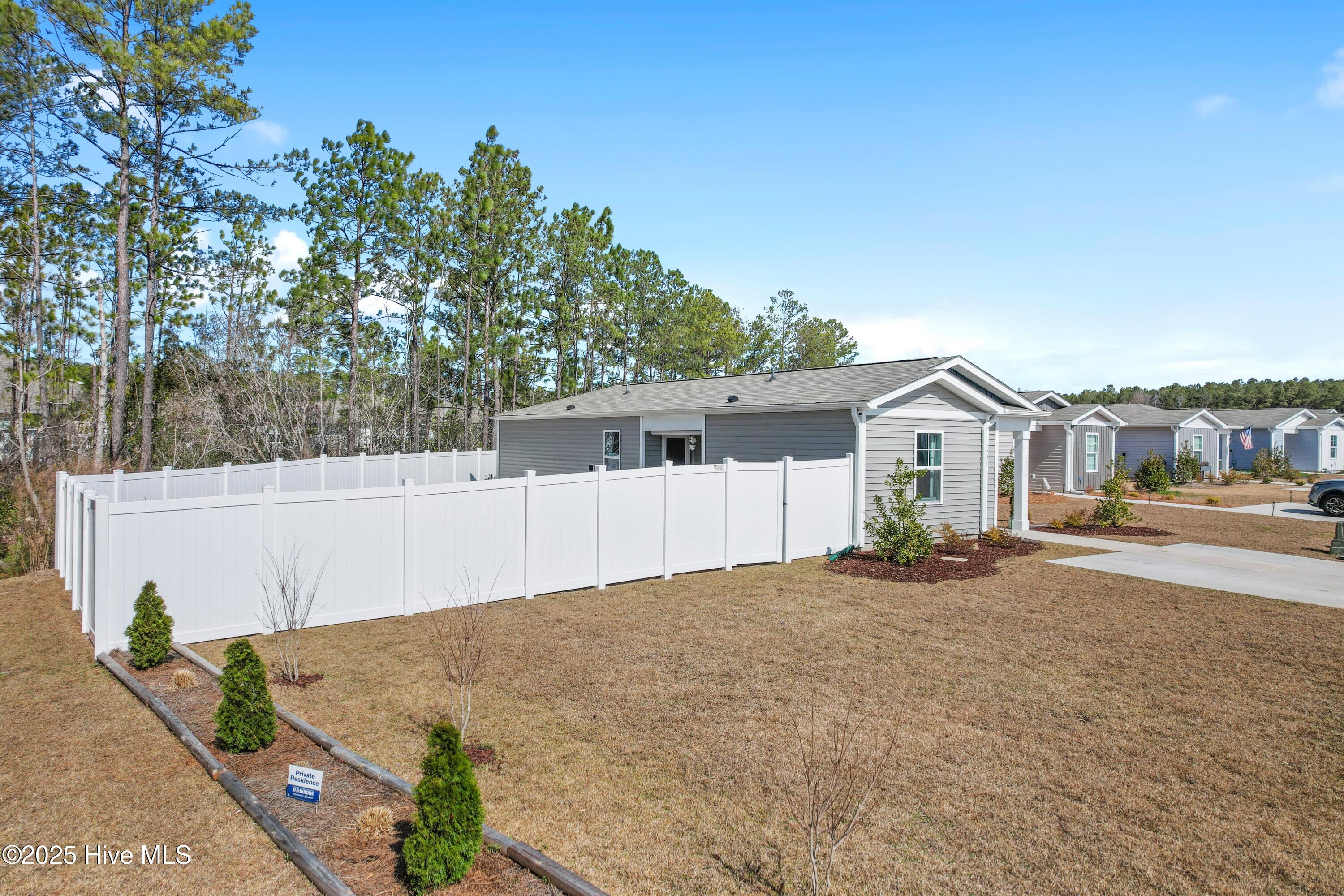 100494043 | Photo 33