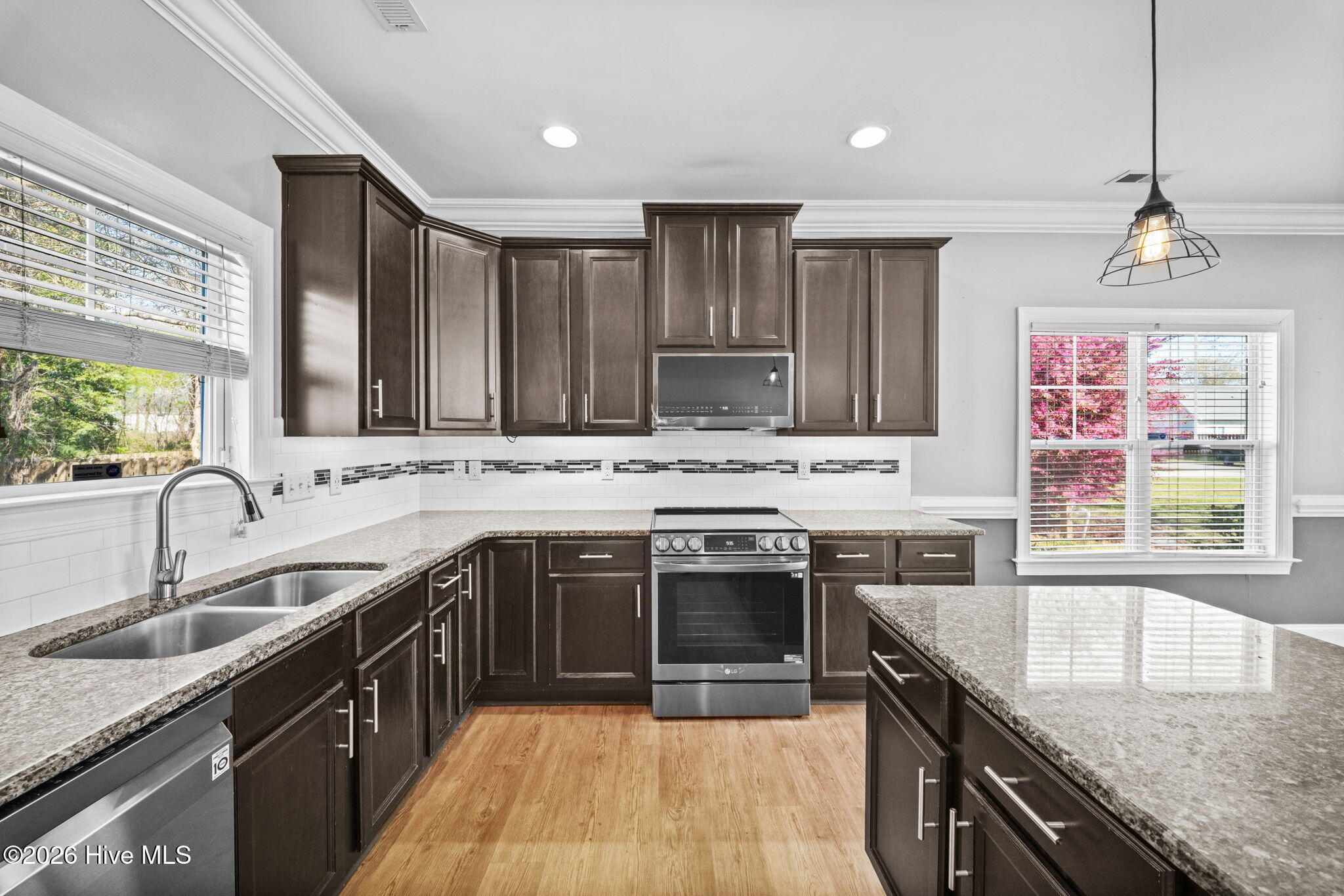 100565023 | Photo 10