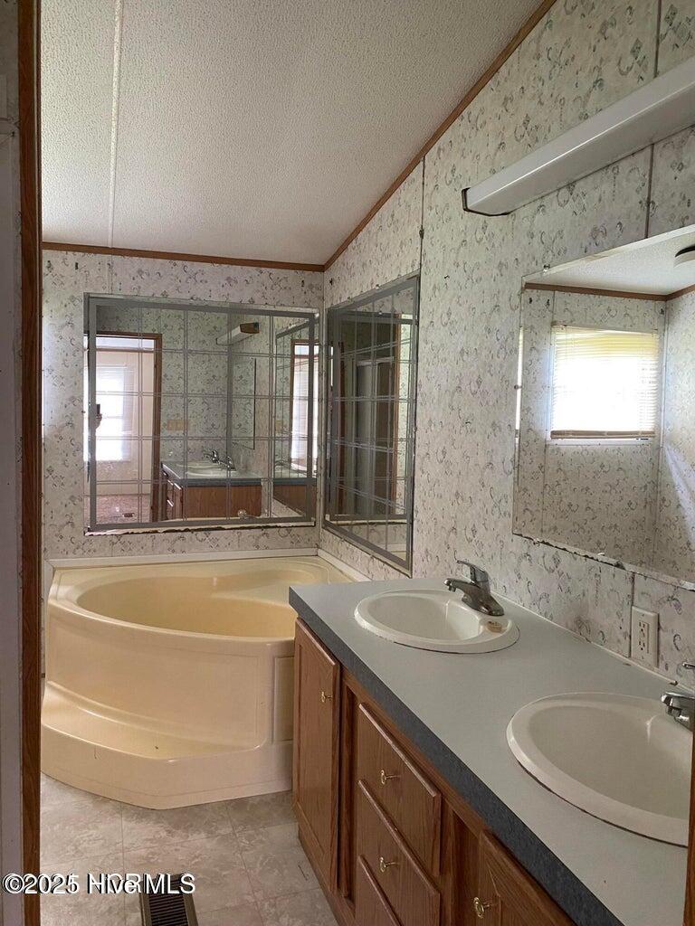 100542054 | Photo 12