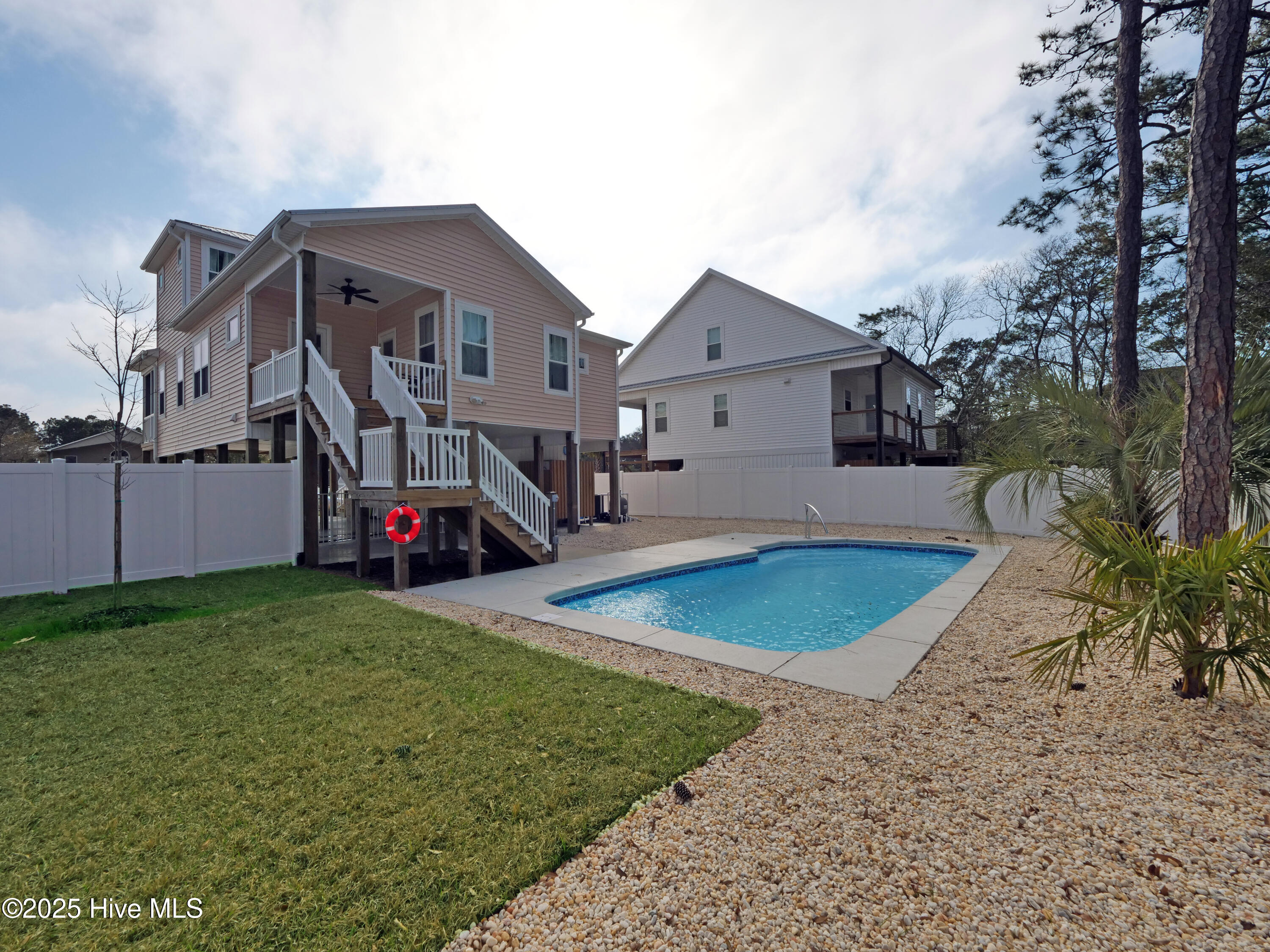 100544300 | Photo 11