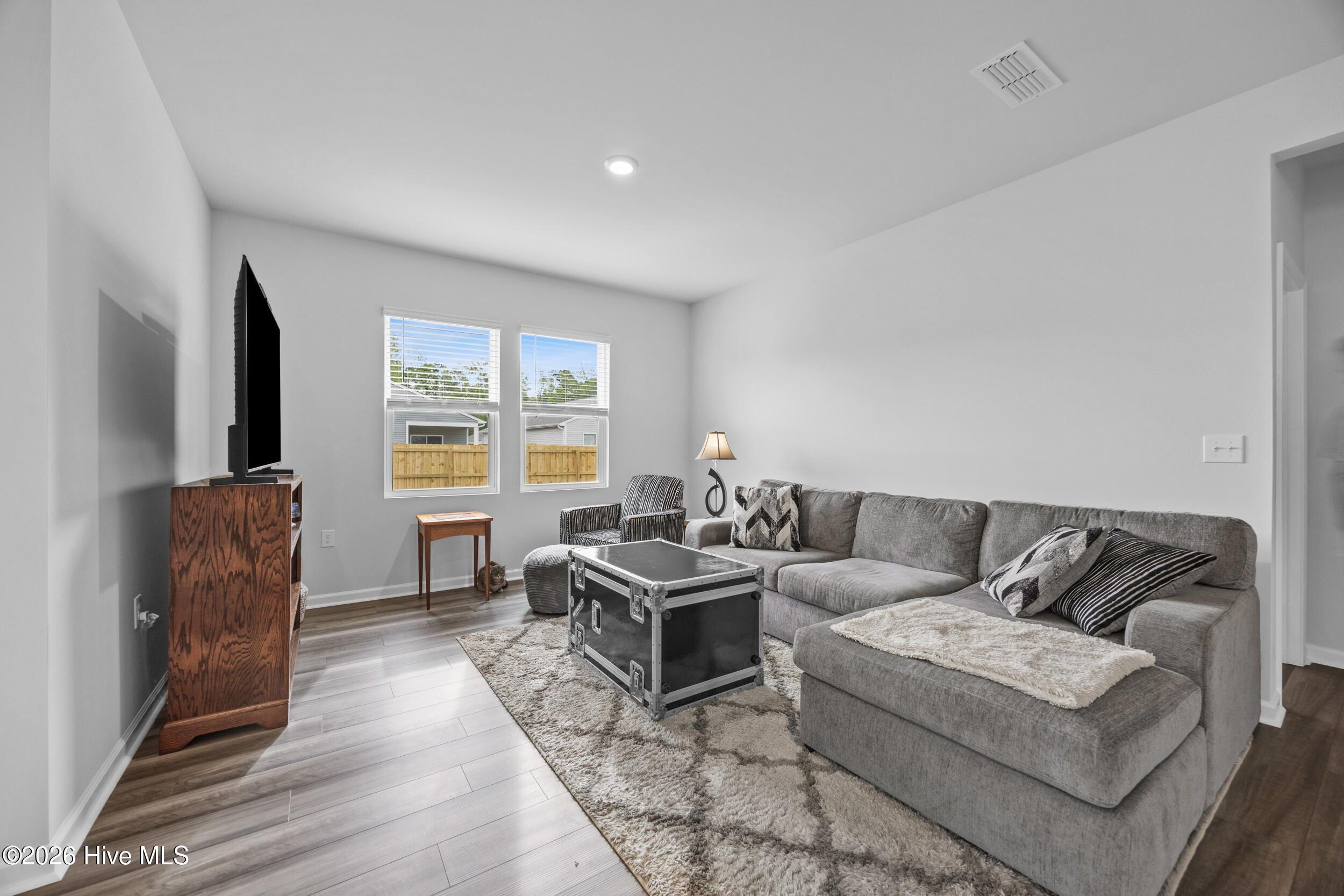 100566801 | Photo 11