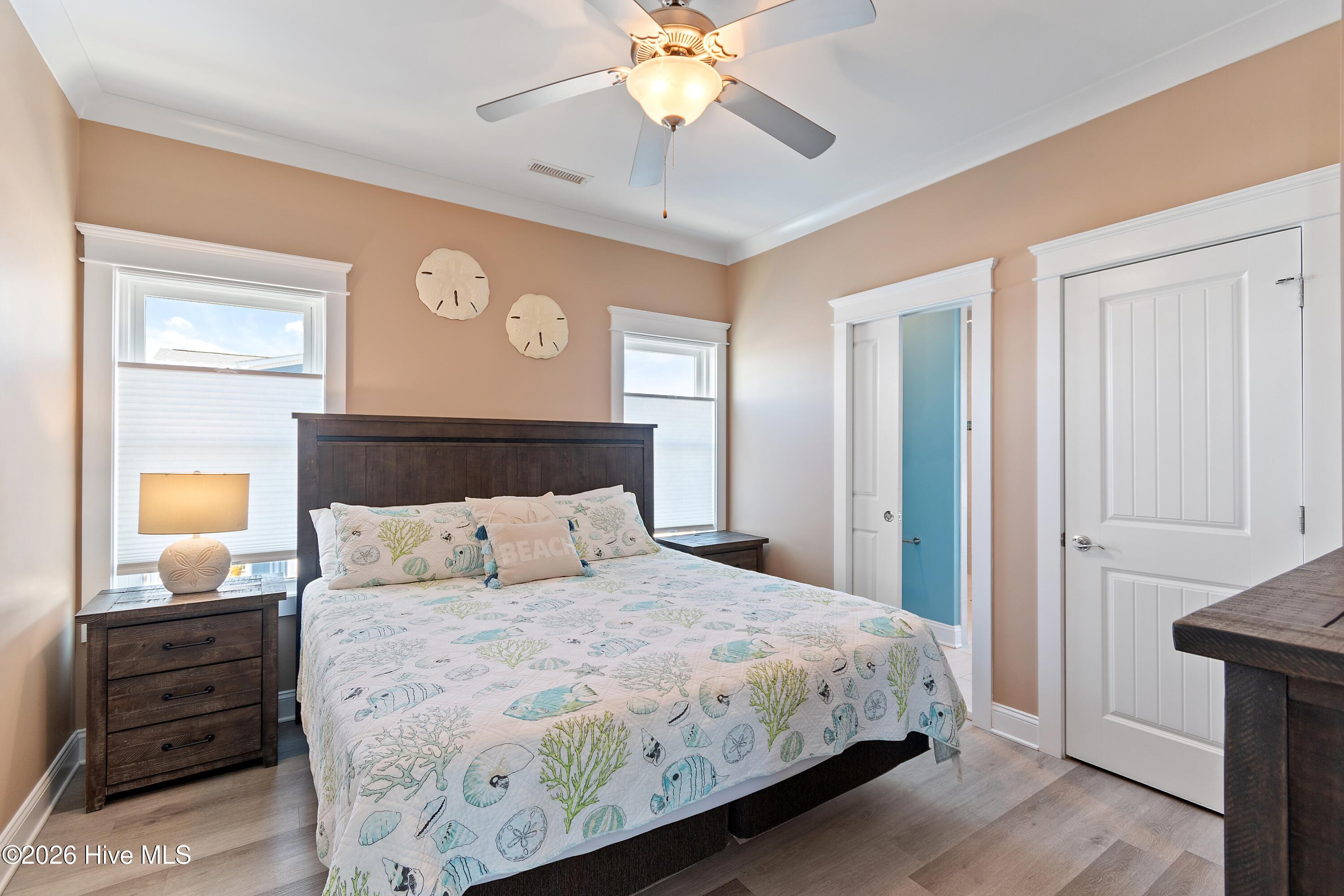 100557175 | Photo 43