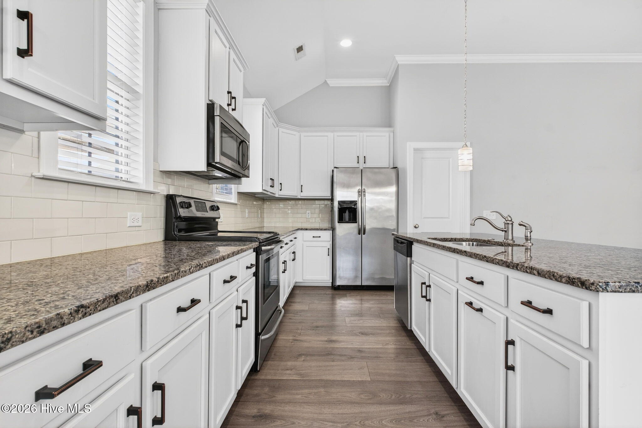 100563252 | Photo 12