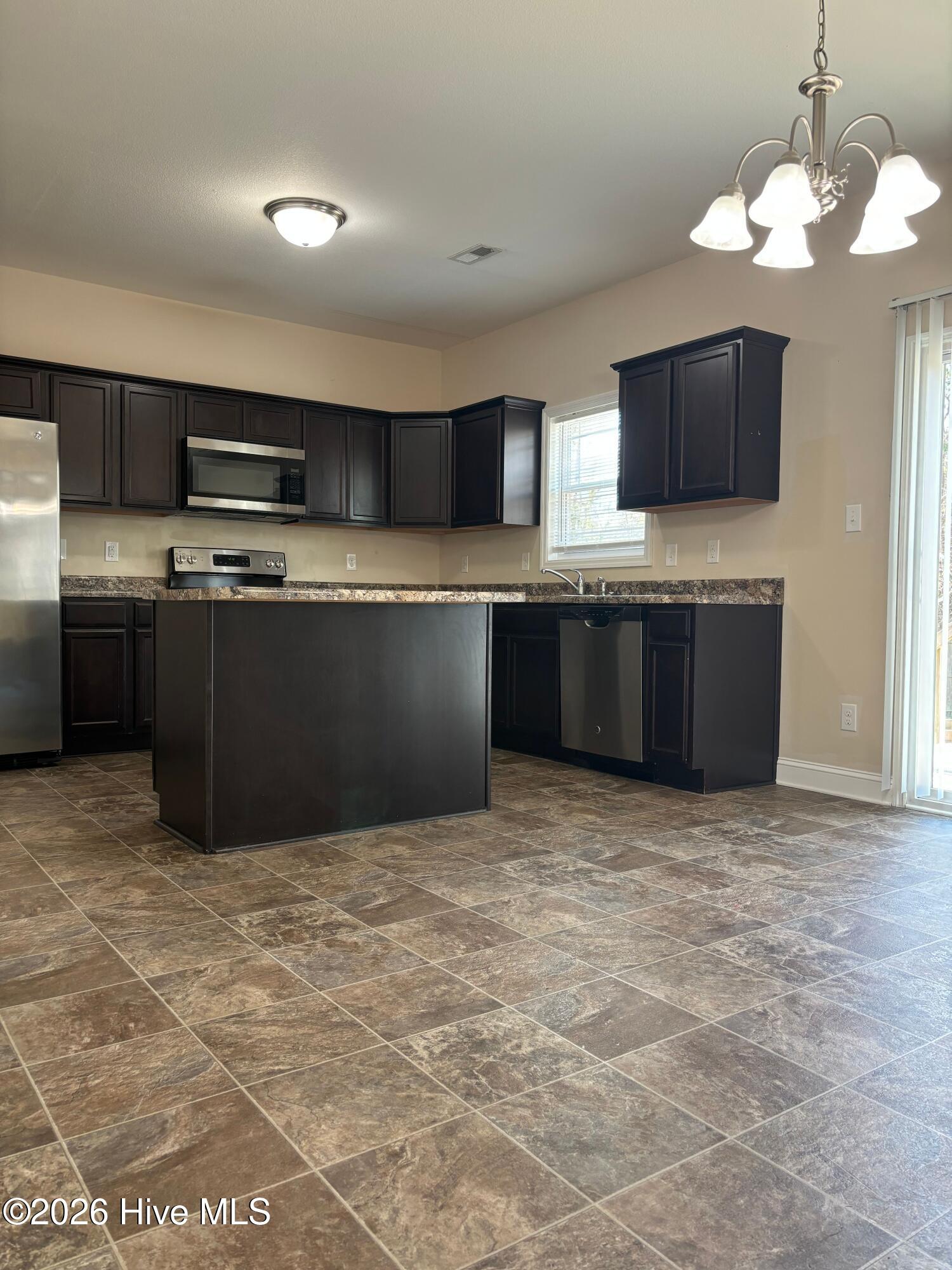 100557628 | Photo 10