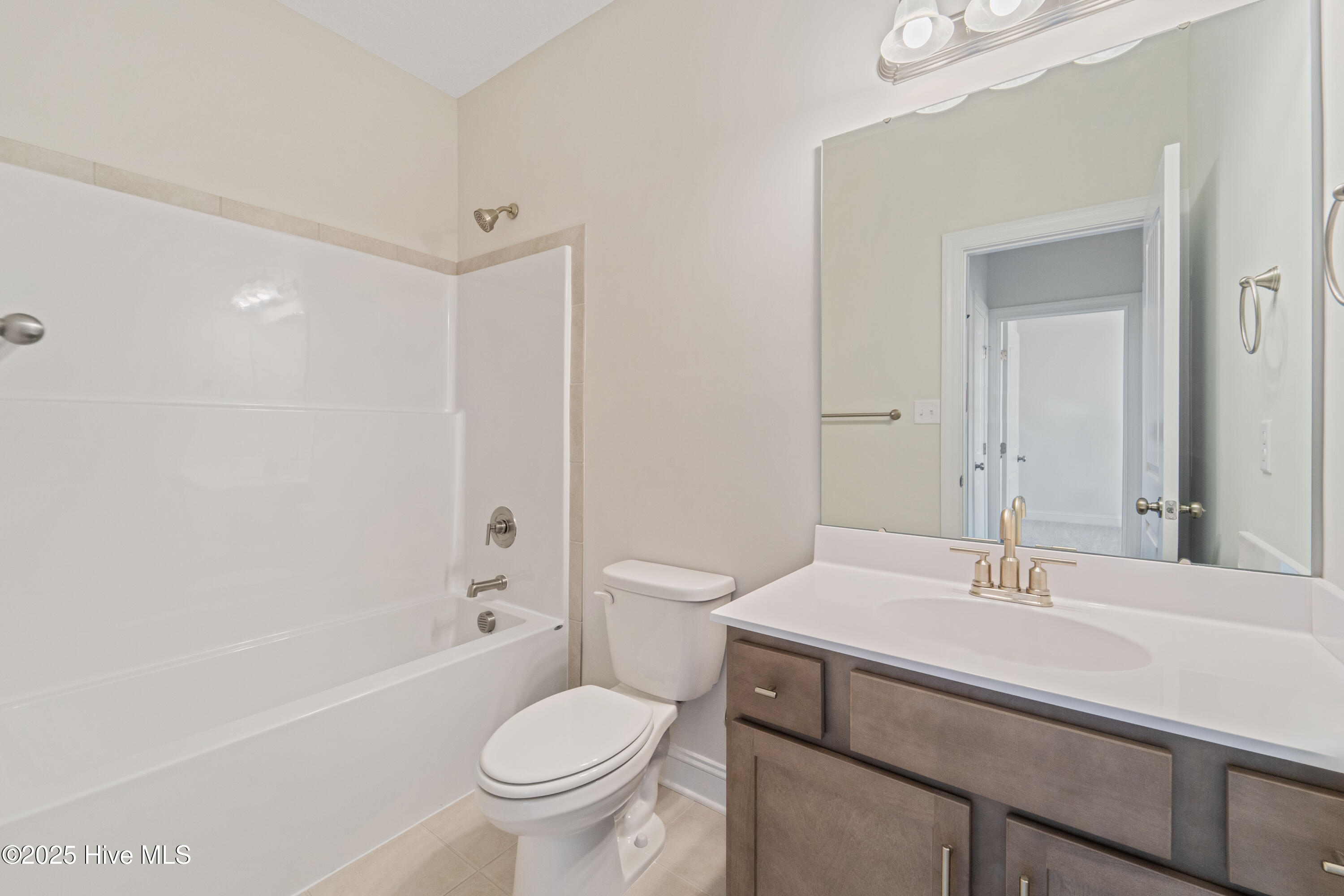 100521805 | Photo 17