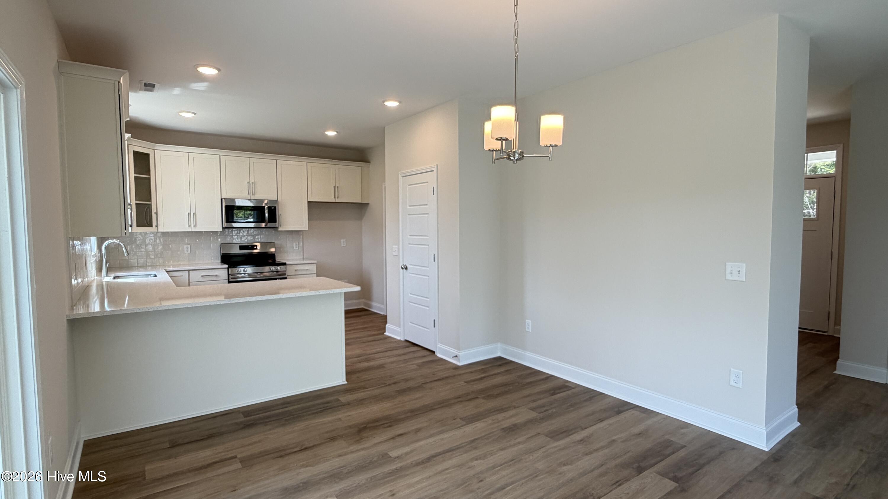 100548054 | Photo 11