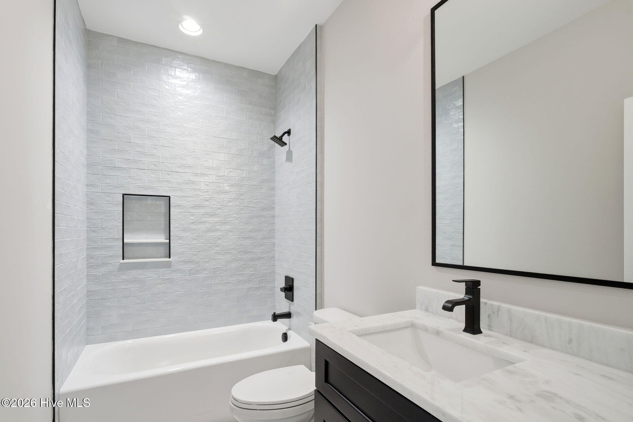 100554131 | Photo 25