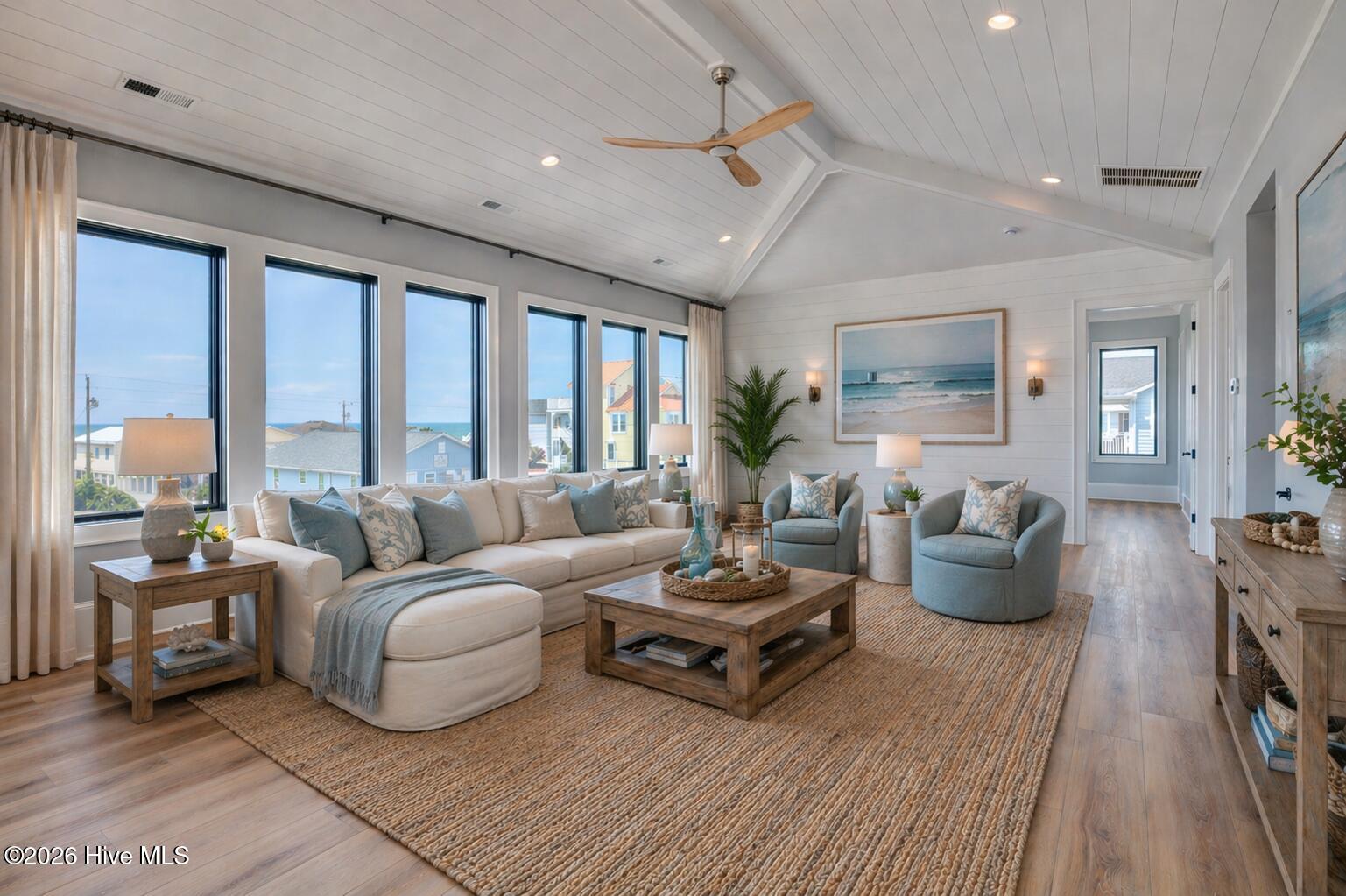 100519024 | Photo 13