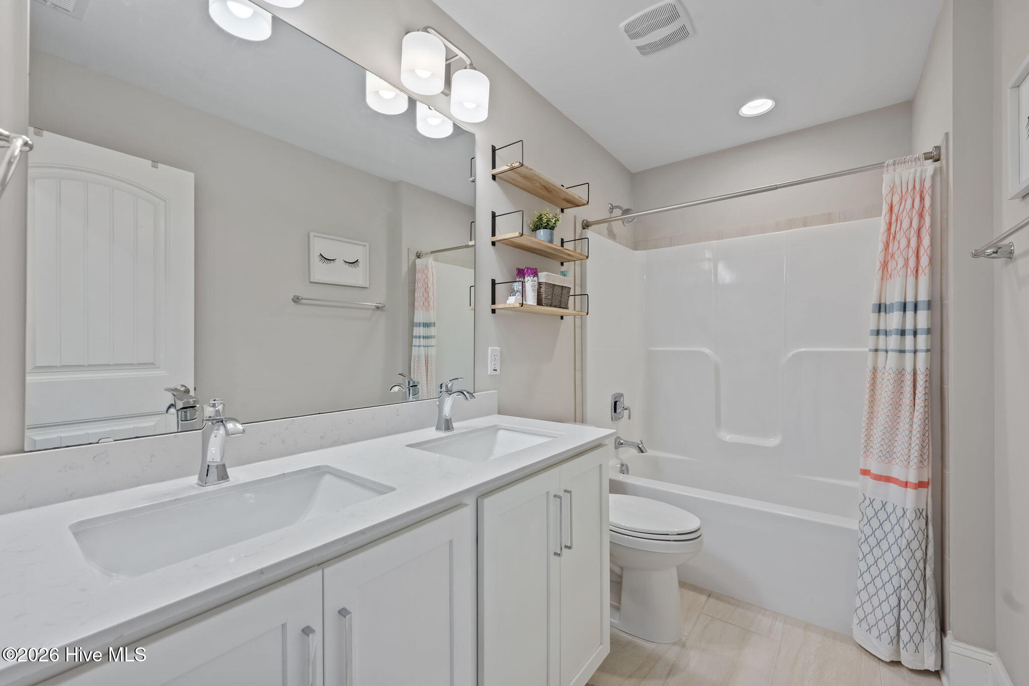 100564361 | Photo 40