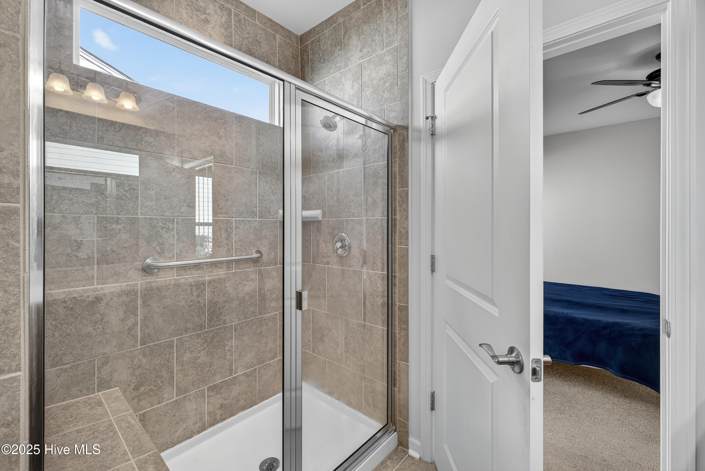 100541390 | Photo 17