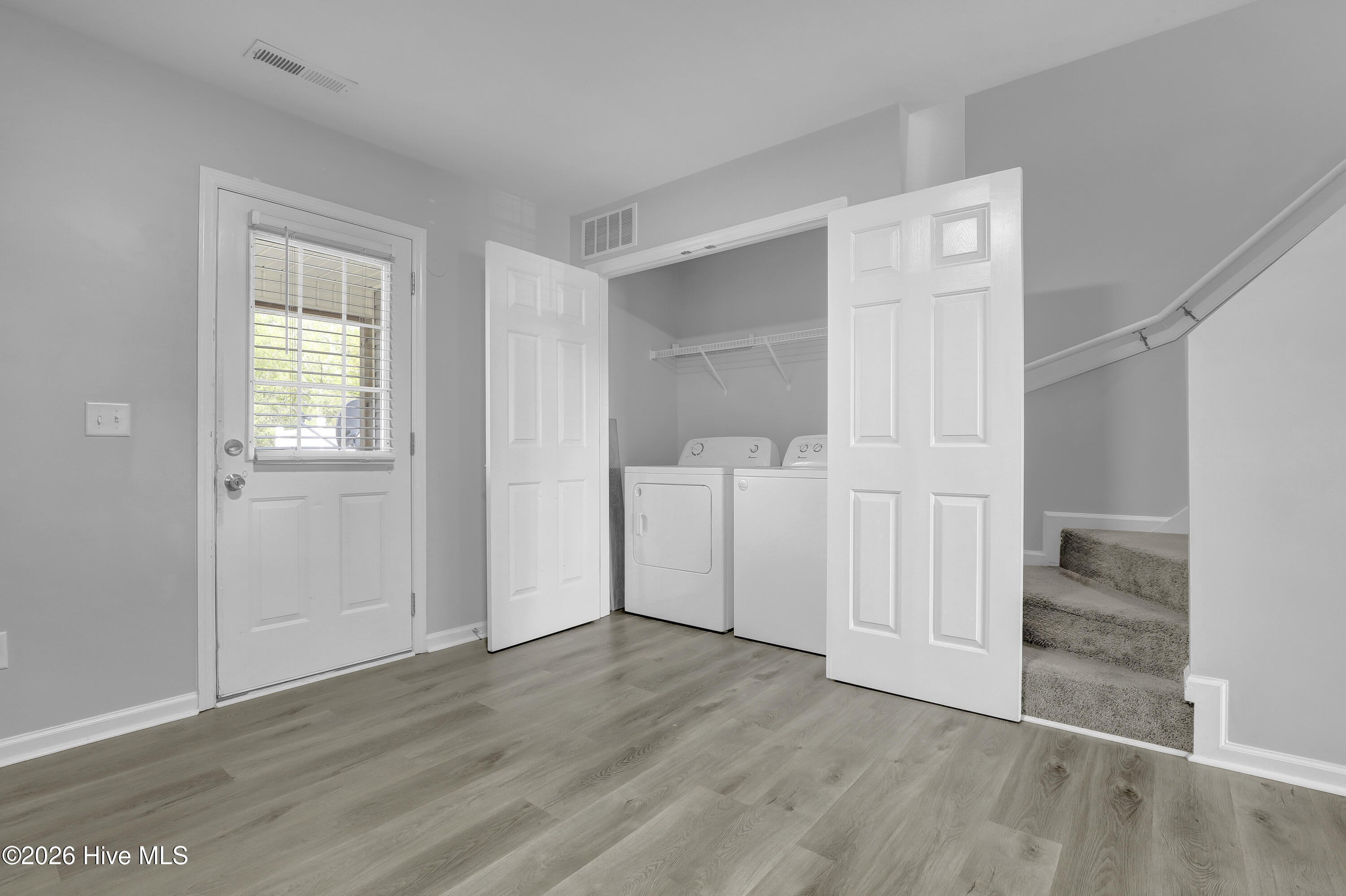 100570174 | Photo 12