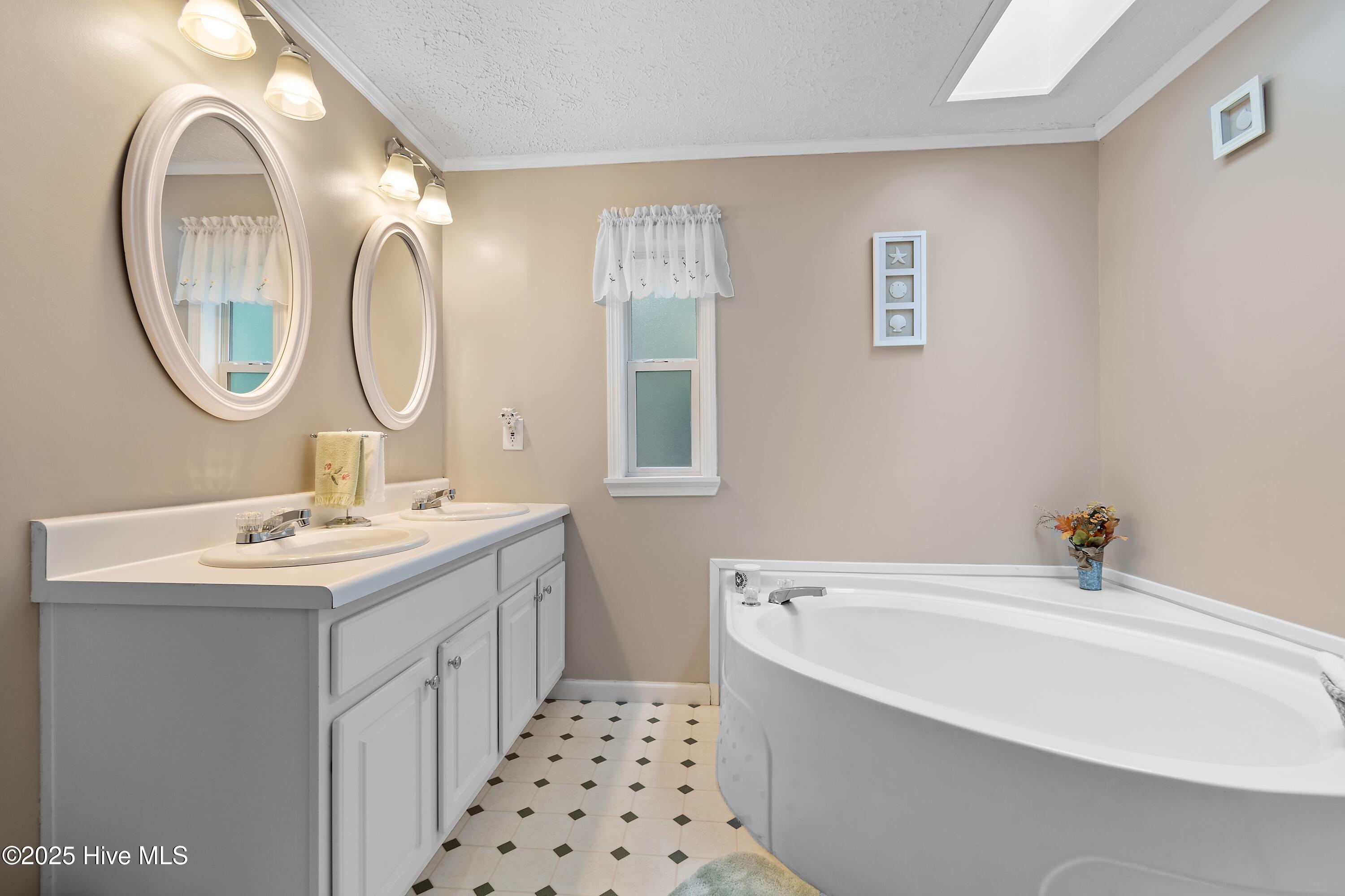 100537026 | Photo 22