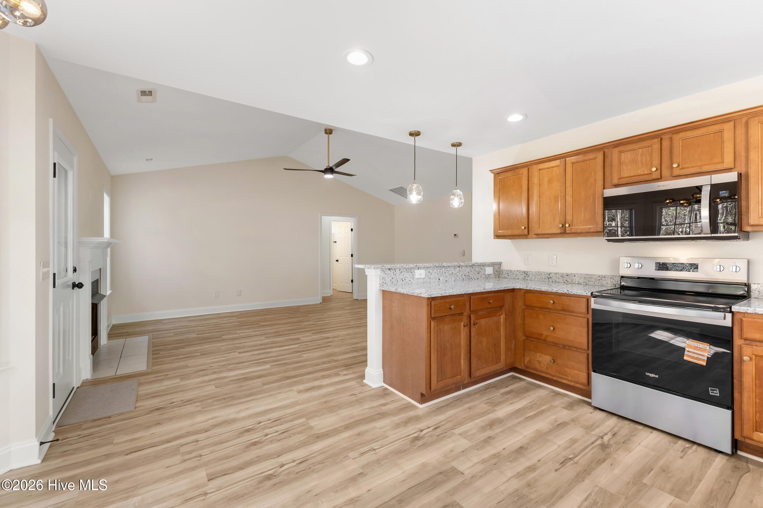 100559842 | Photo 16