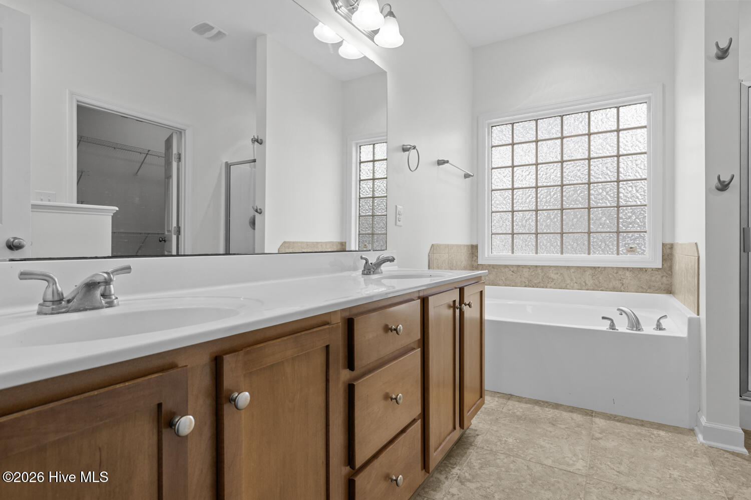 100553312 | Photo 25