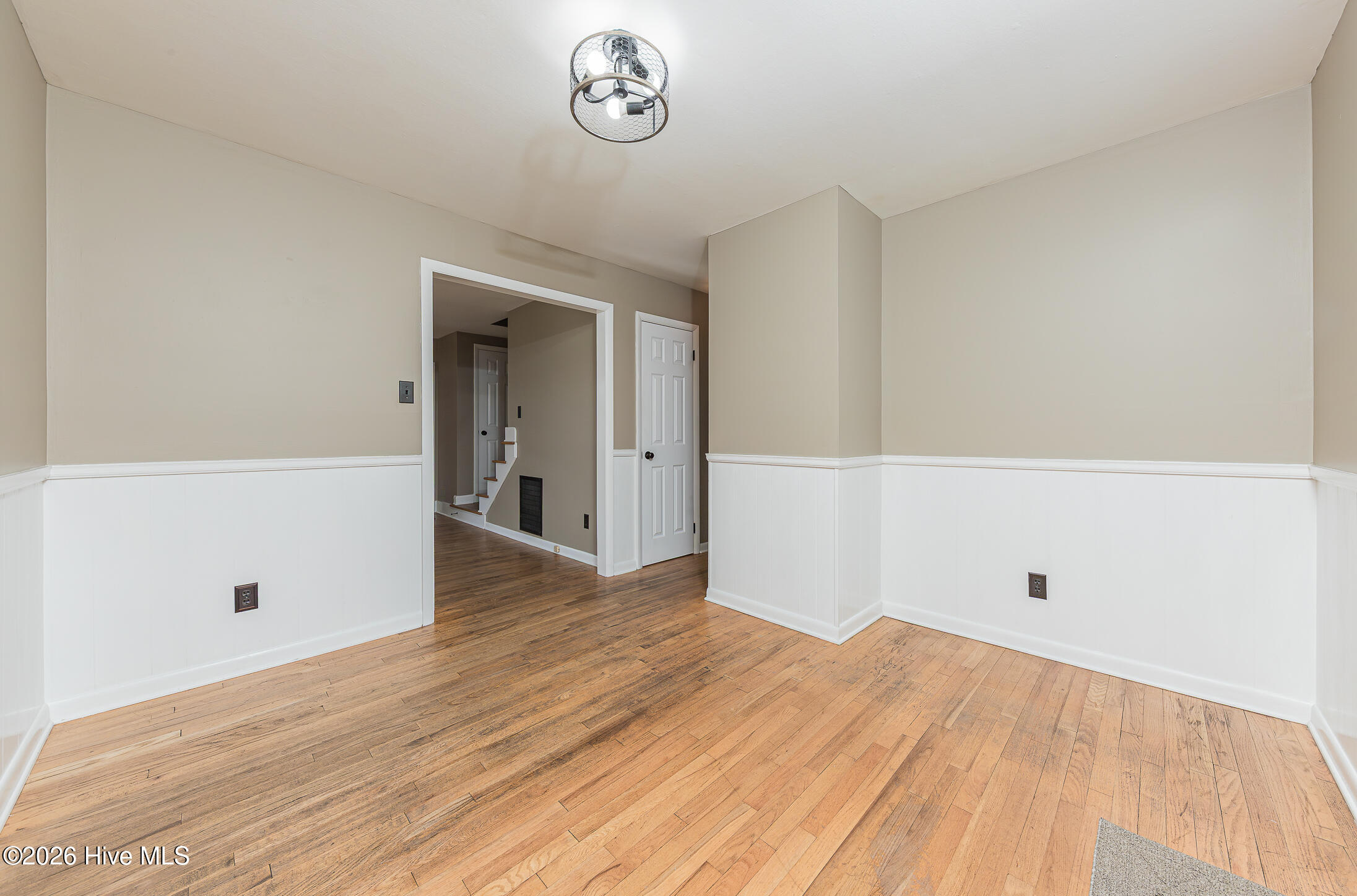 100563981 | Photo 12