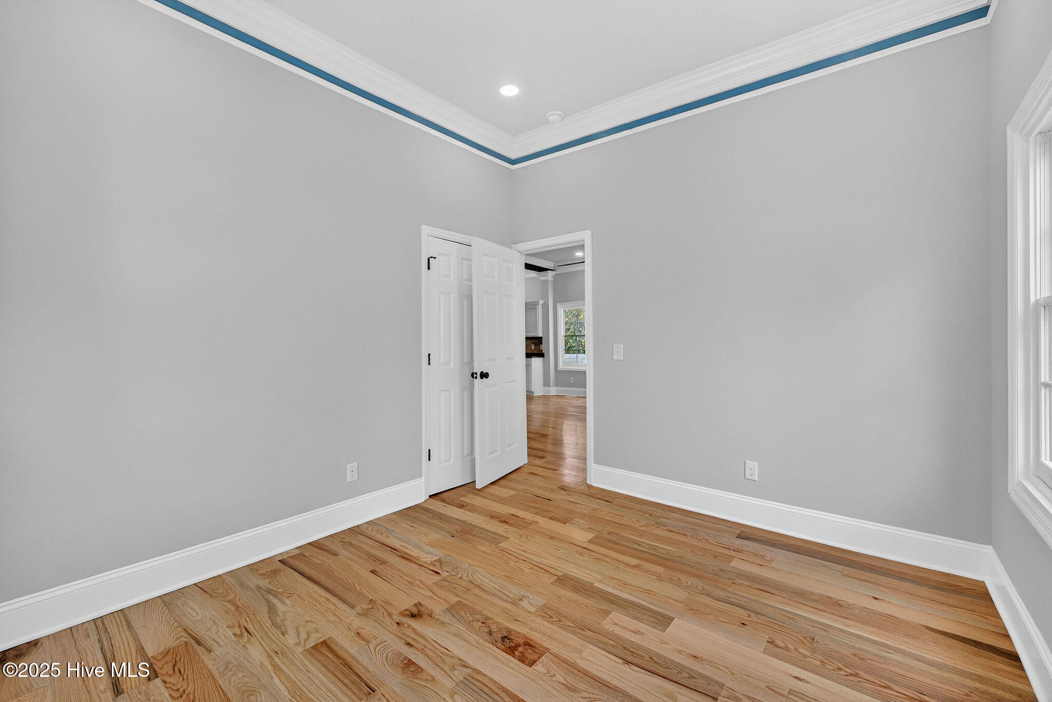 100537754 | Photo 18