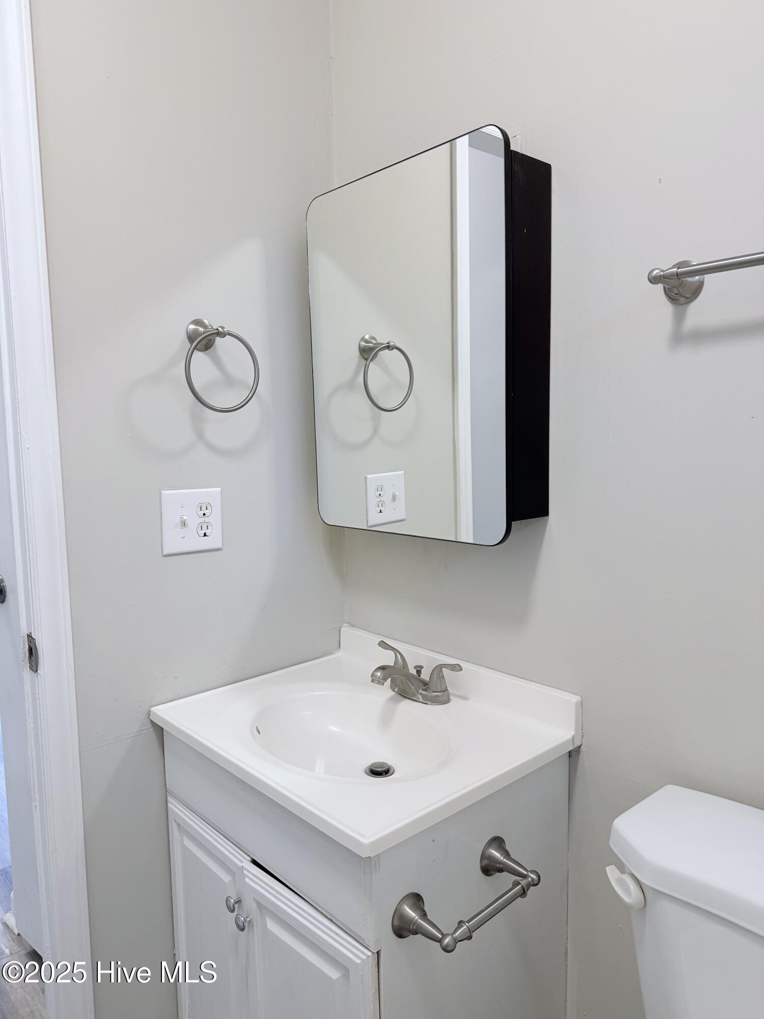 100538185 | Photo 11