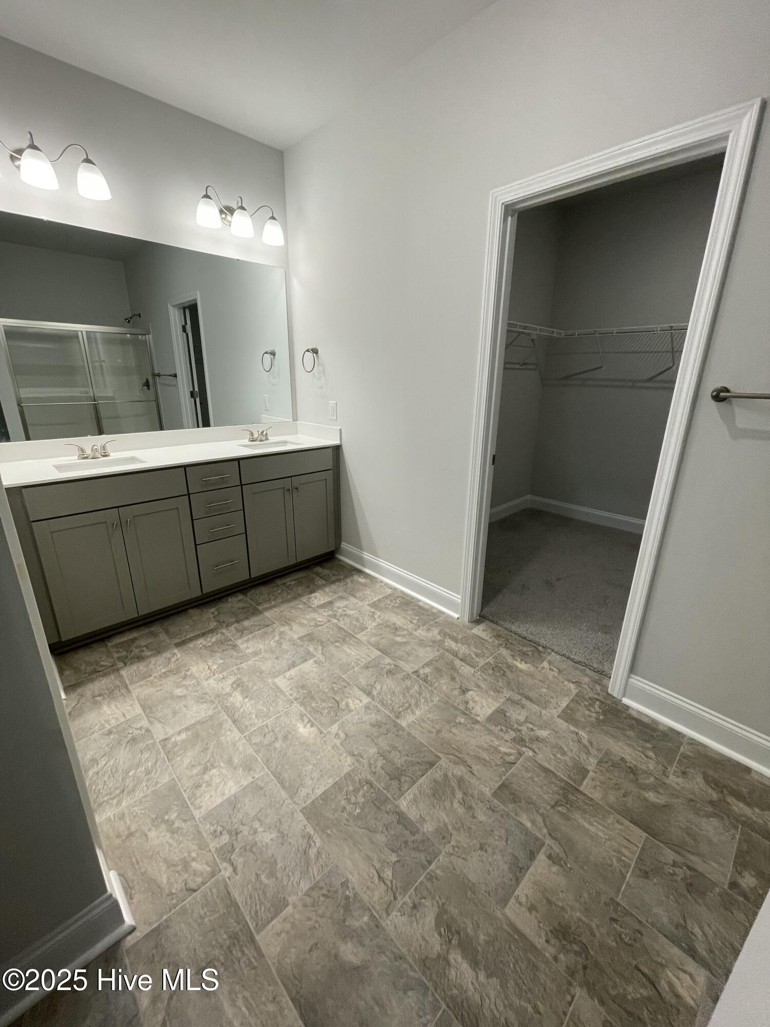 100514580 | Photo 37