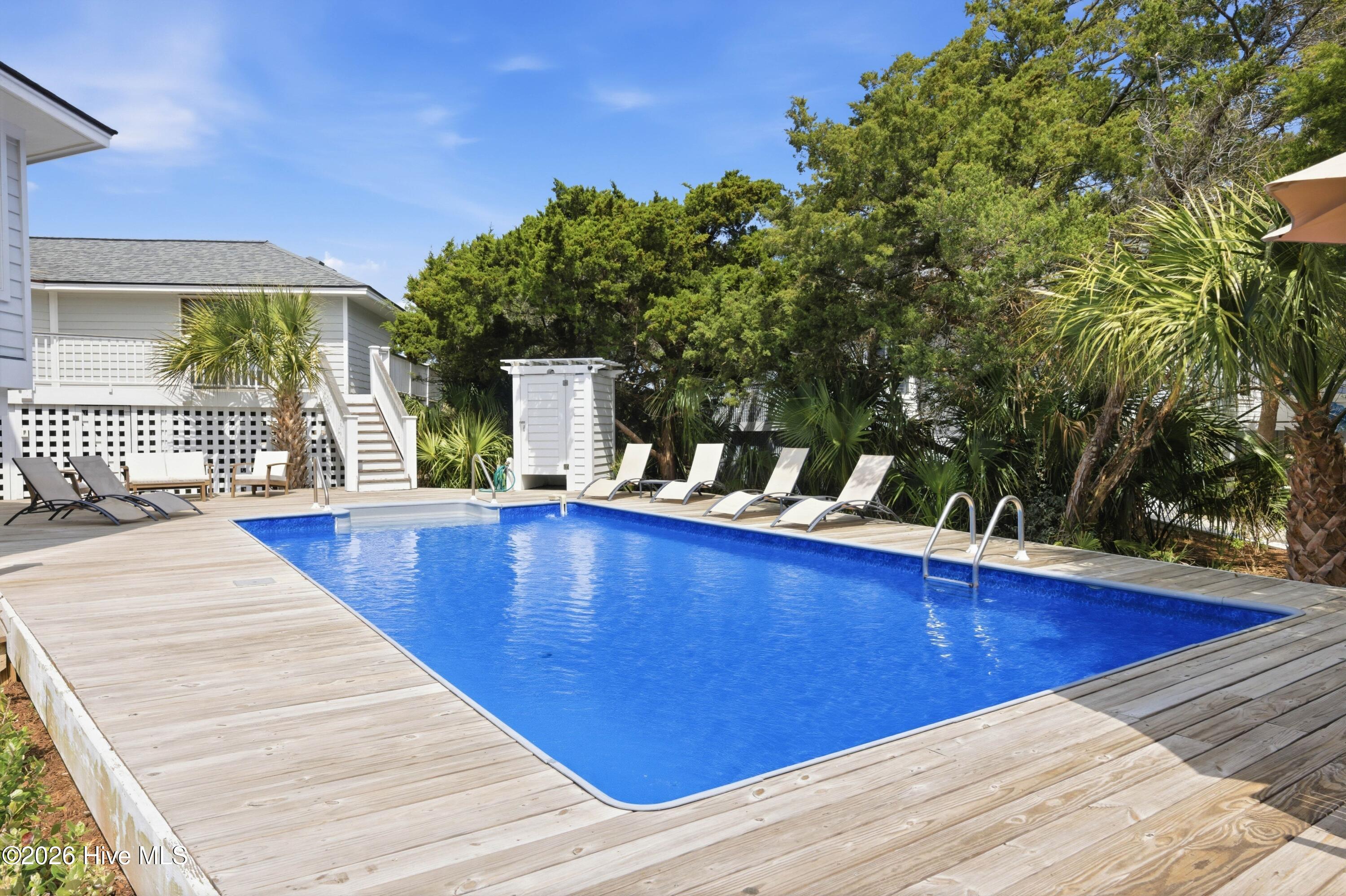 100560271 | Photo 42