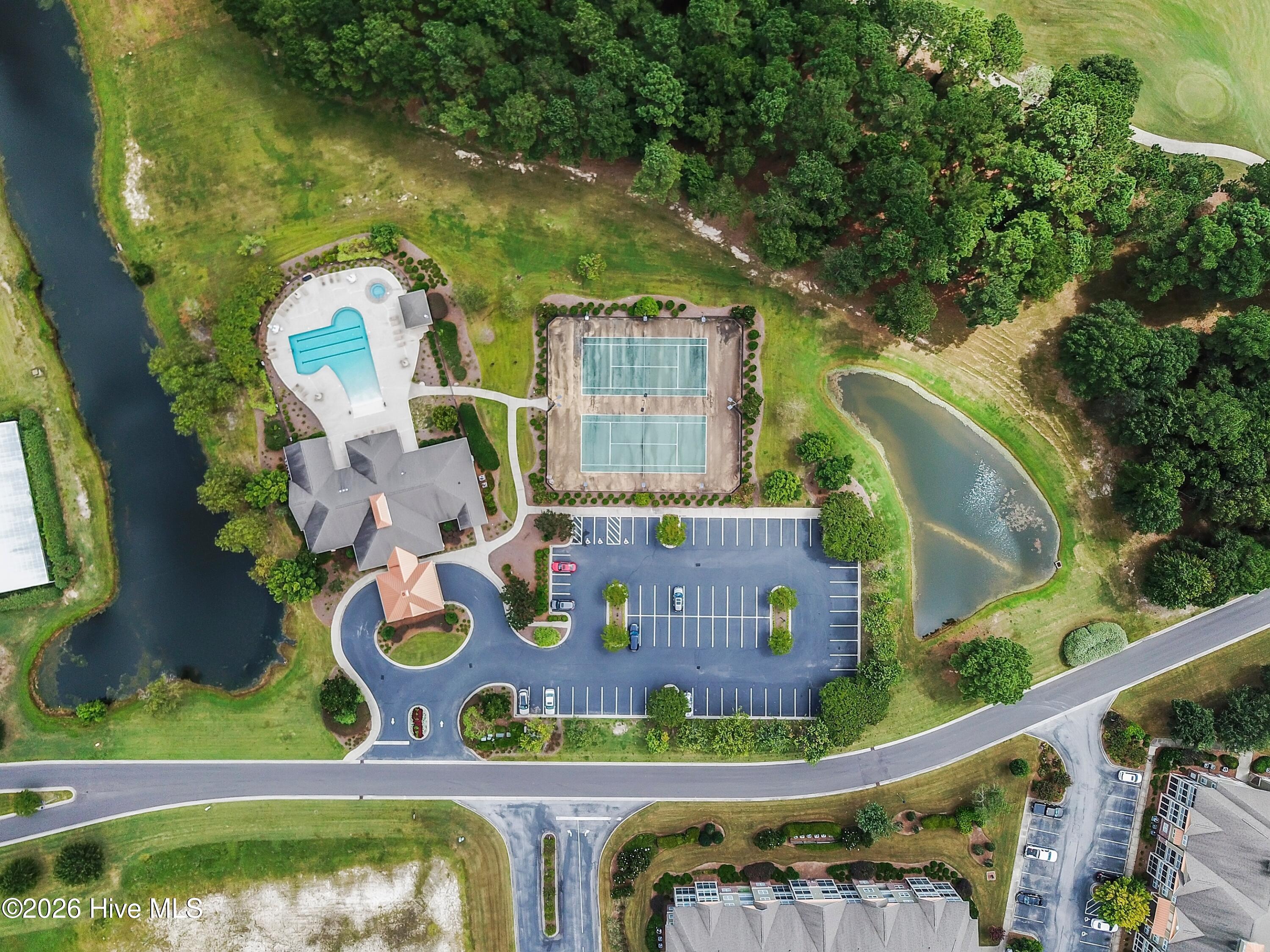 100547842 | Photo 38