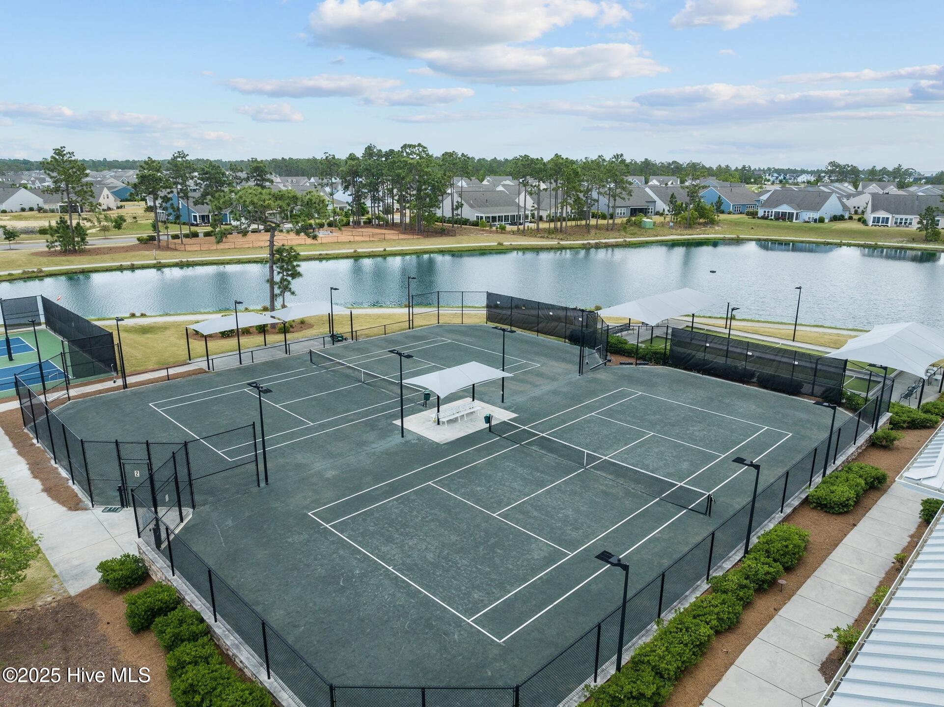 100528063 | Photo 54