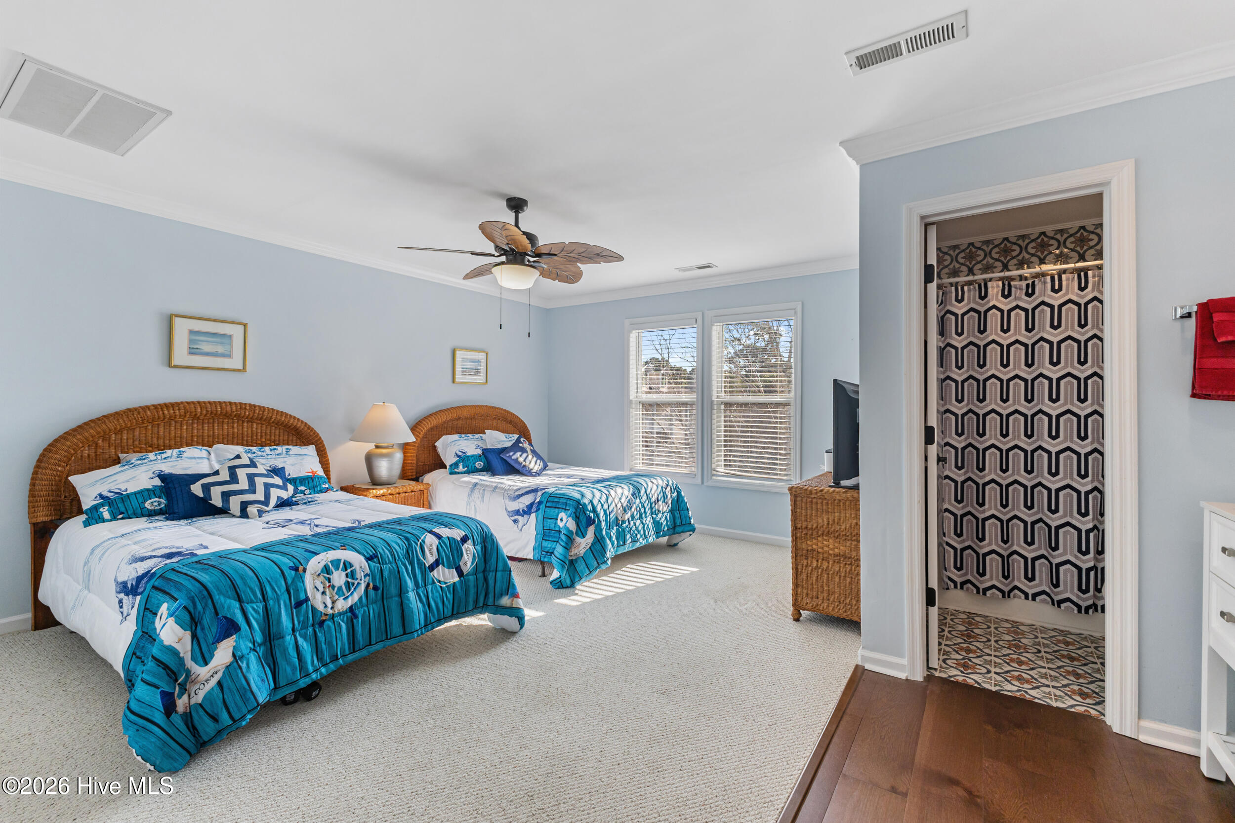 100548612 | Photo 18