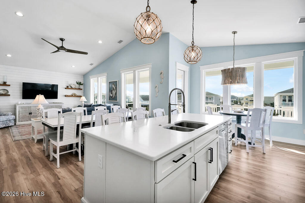 100560016 | Photo 35