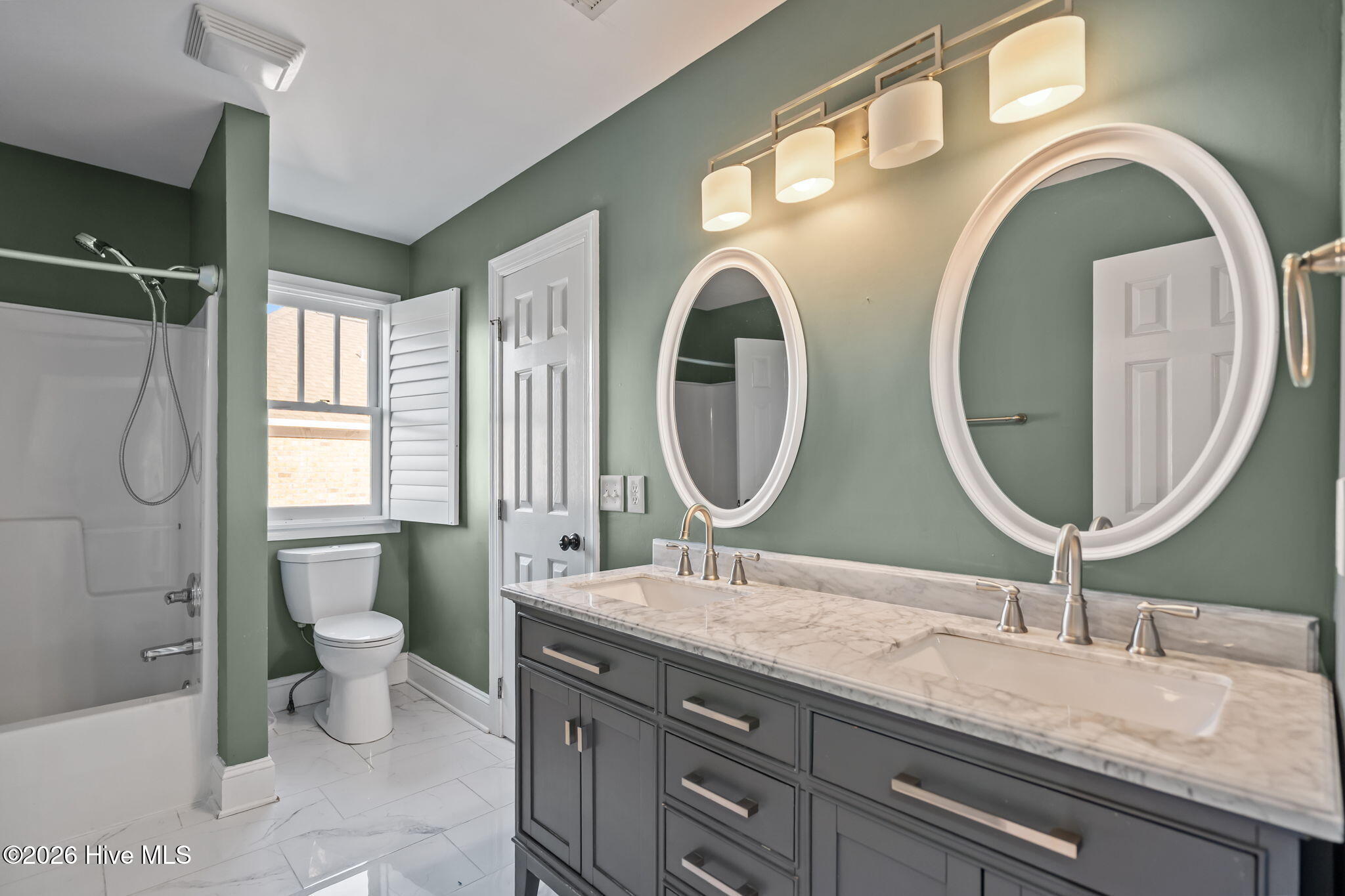 100565239 | Photo 39