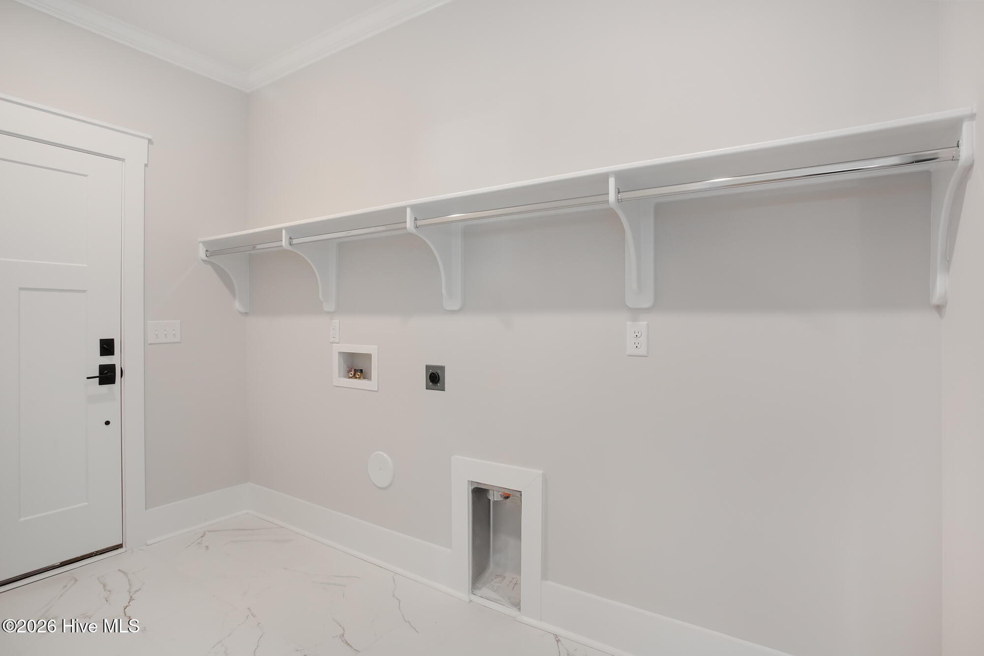 100564009 | Photo 41