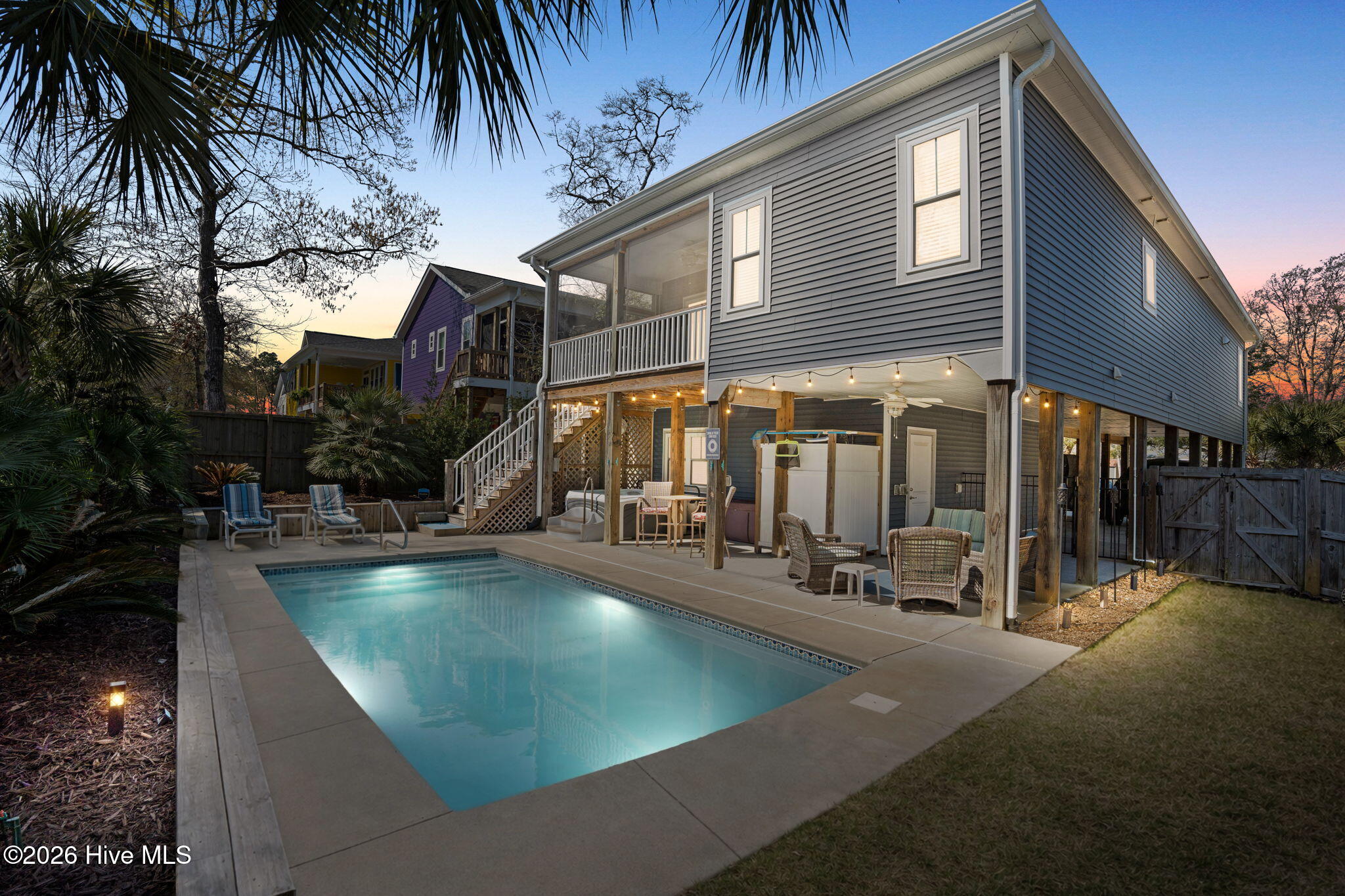 100563118 | Photo 56