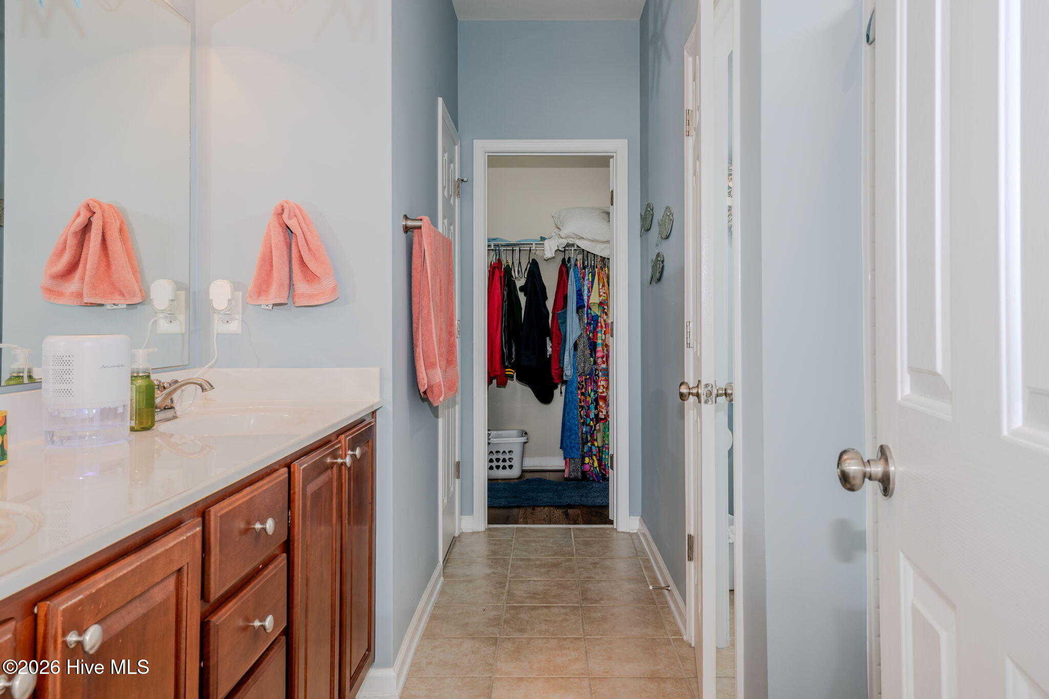 100562762 | Photo 12