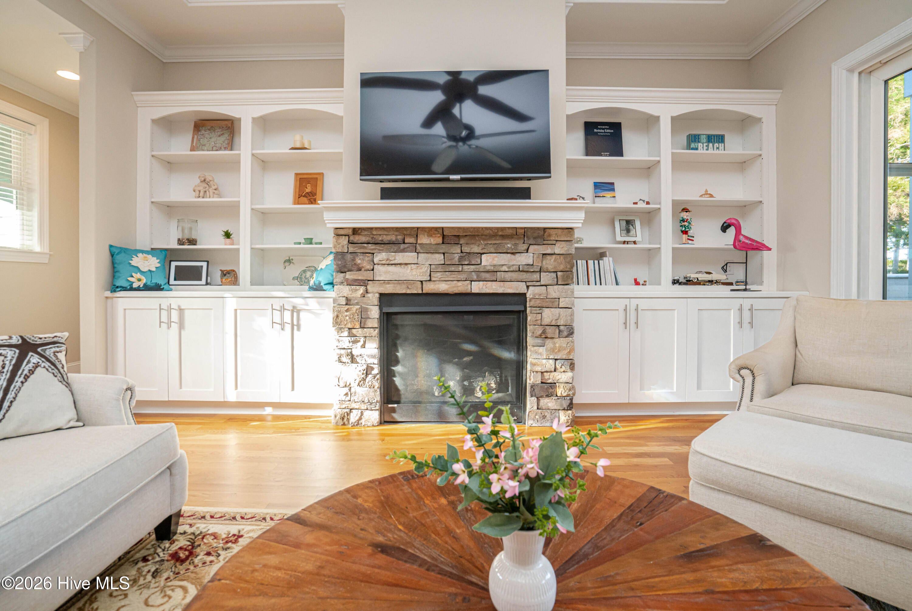 100550389 | Photo 15