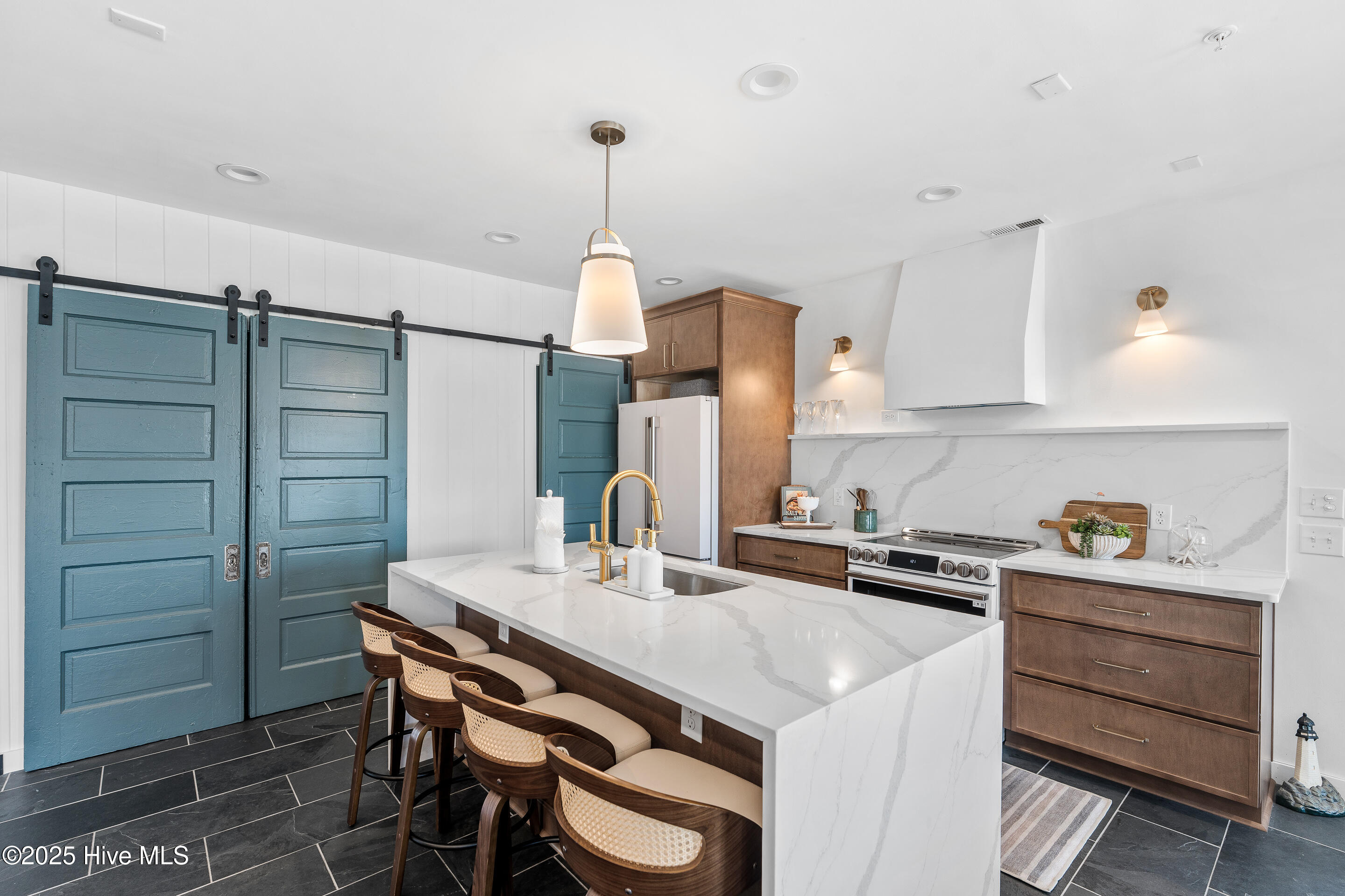 100531828 | Photo 17