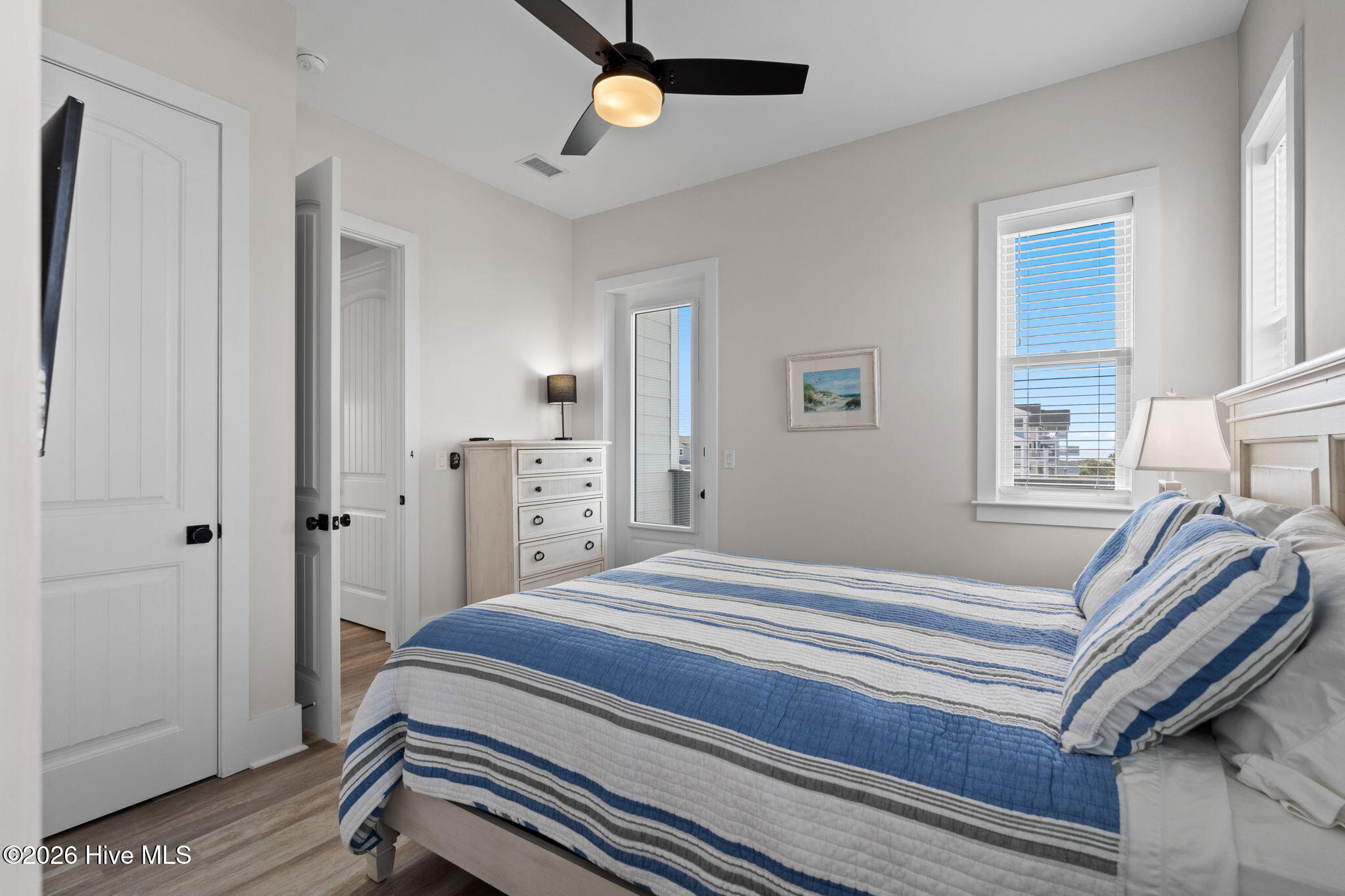 100564964 | Photo 46