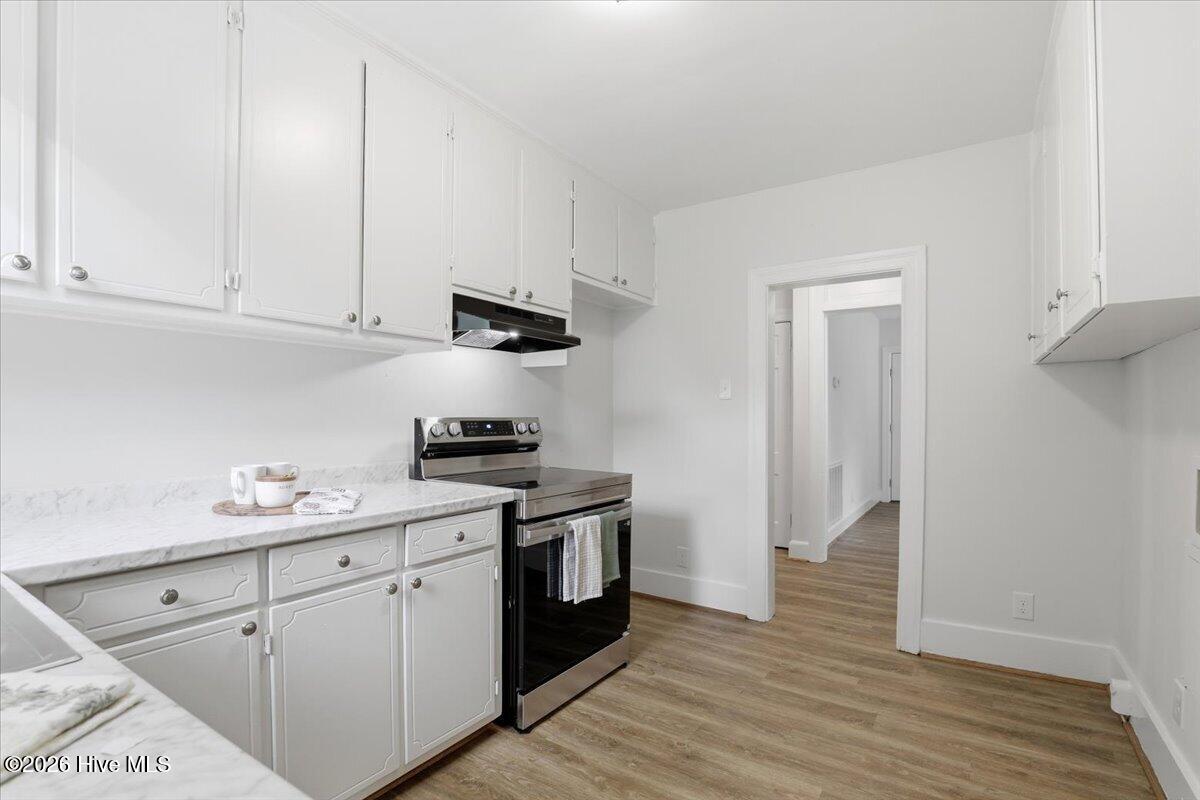 12-1313 Maple St-12