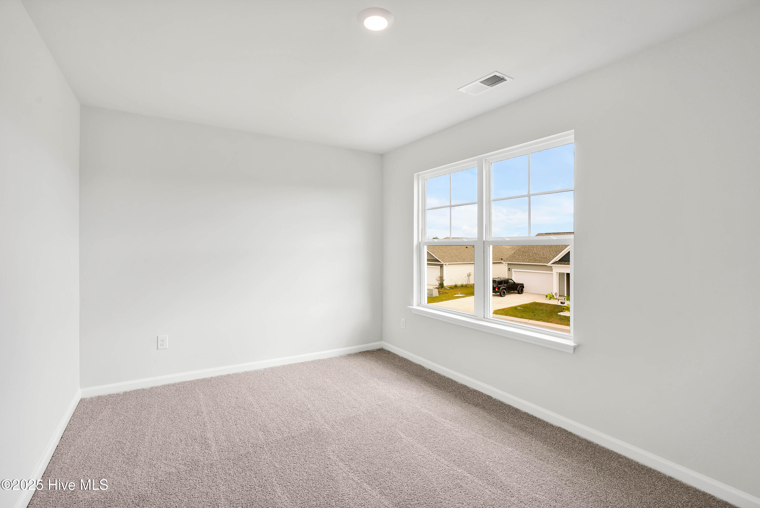 100518882 | Photo 25