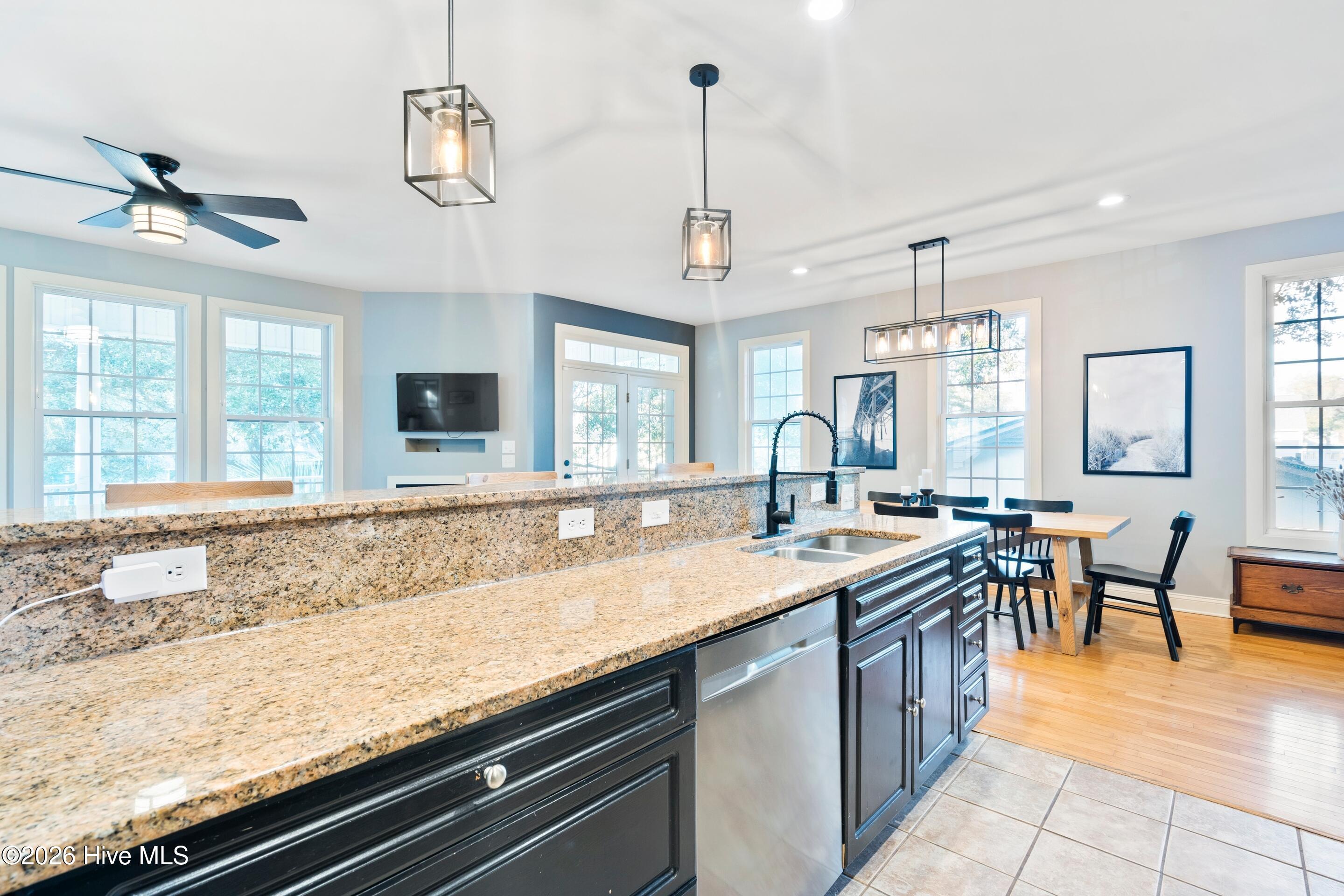 100549187 | Photo 34