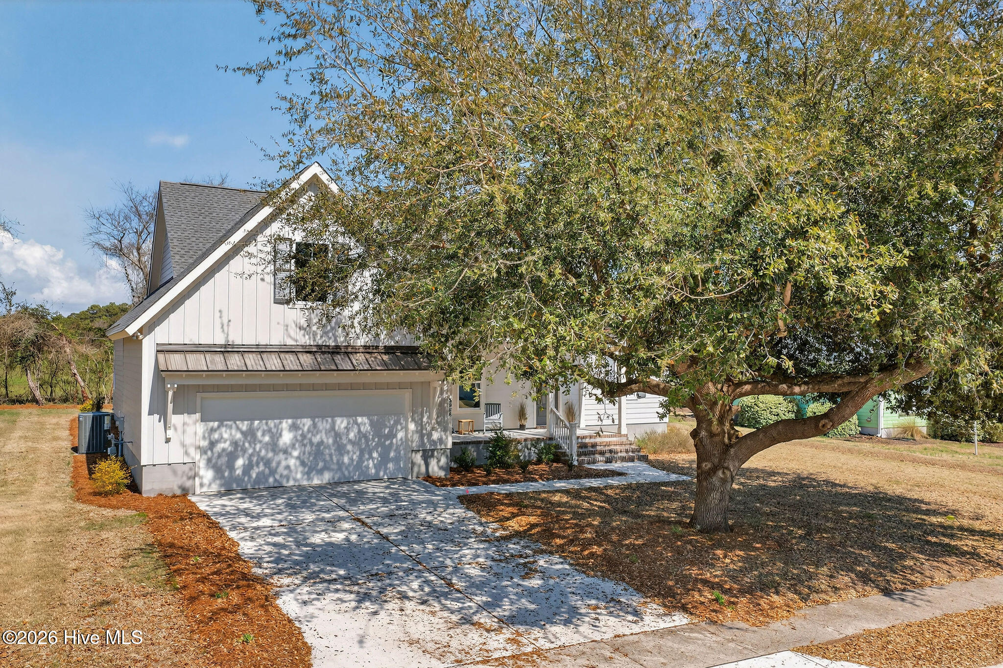 100560917 | Photo 46