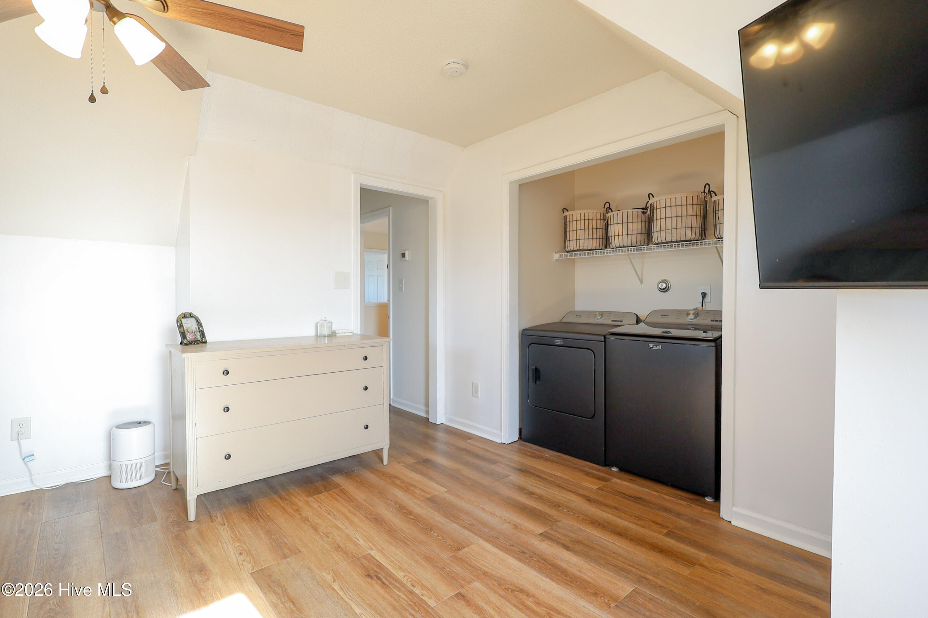 100549070 | Photo 35