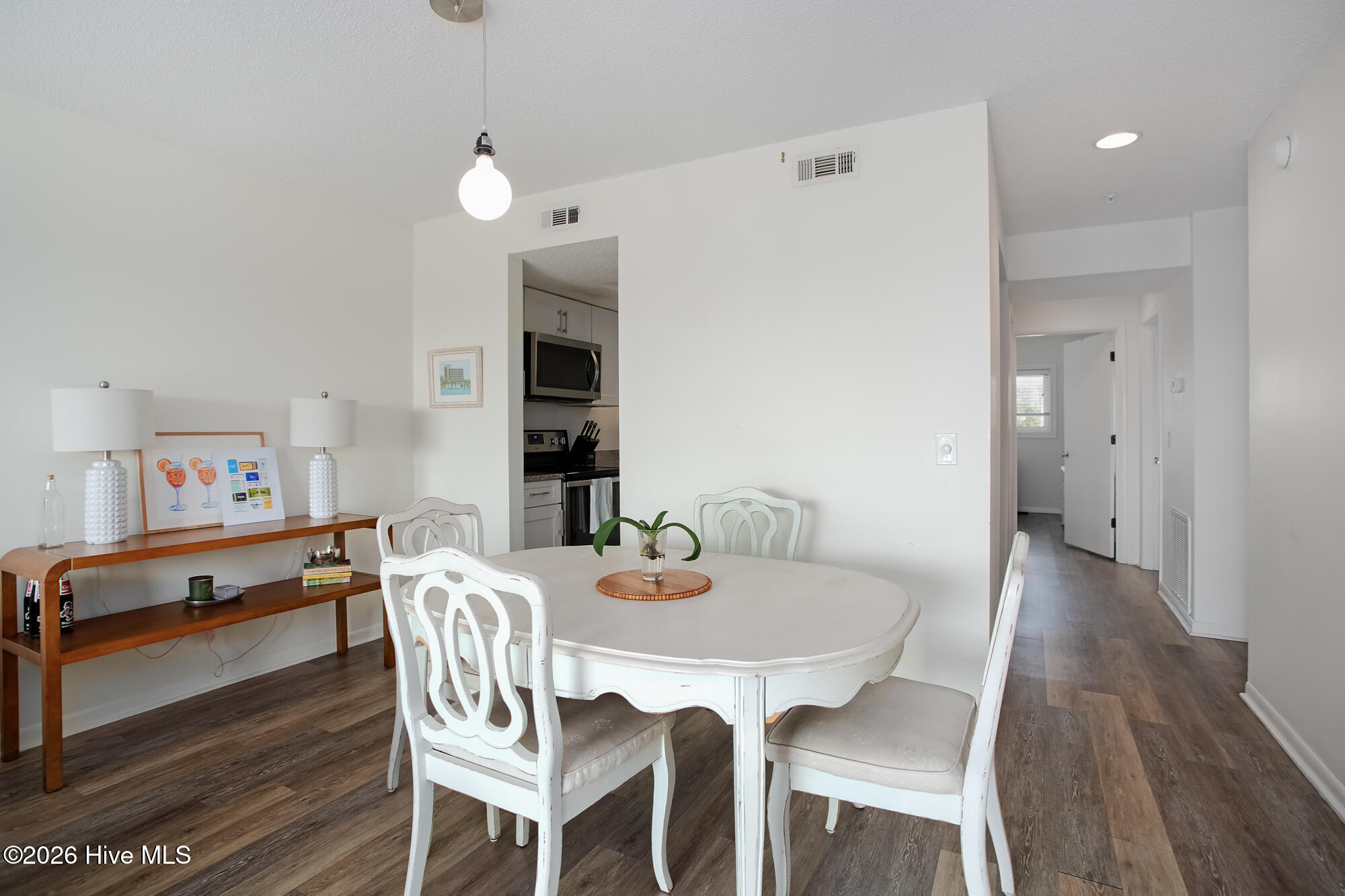 100561170 | Photo 11