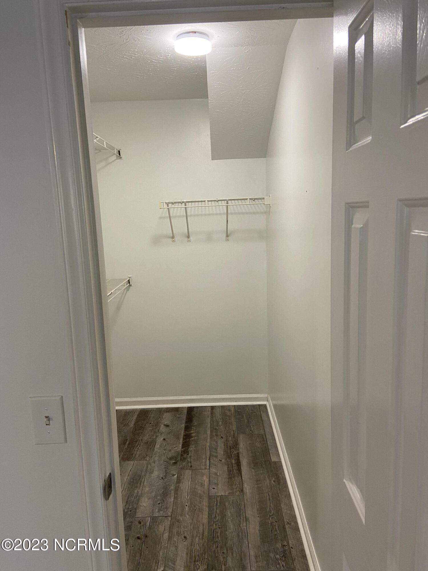 100533323 | Photo 17