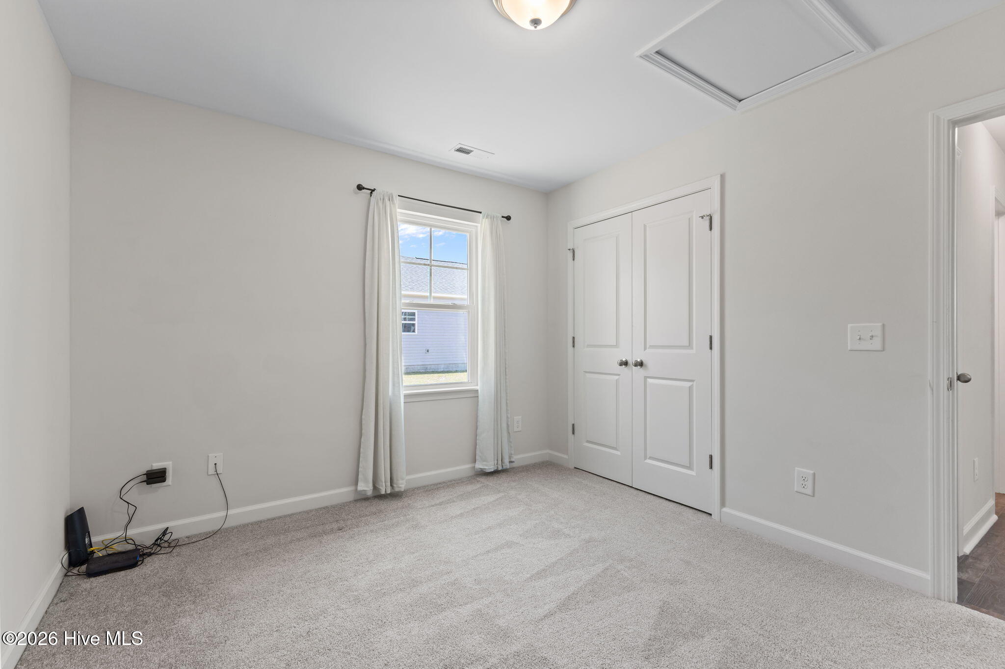 100563188 | Photo 25