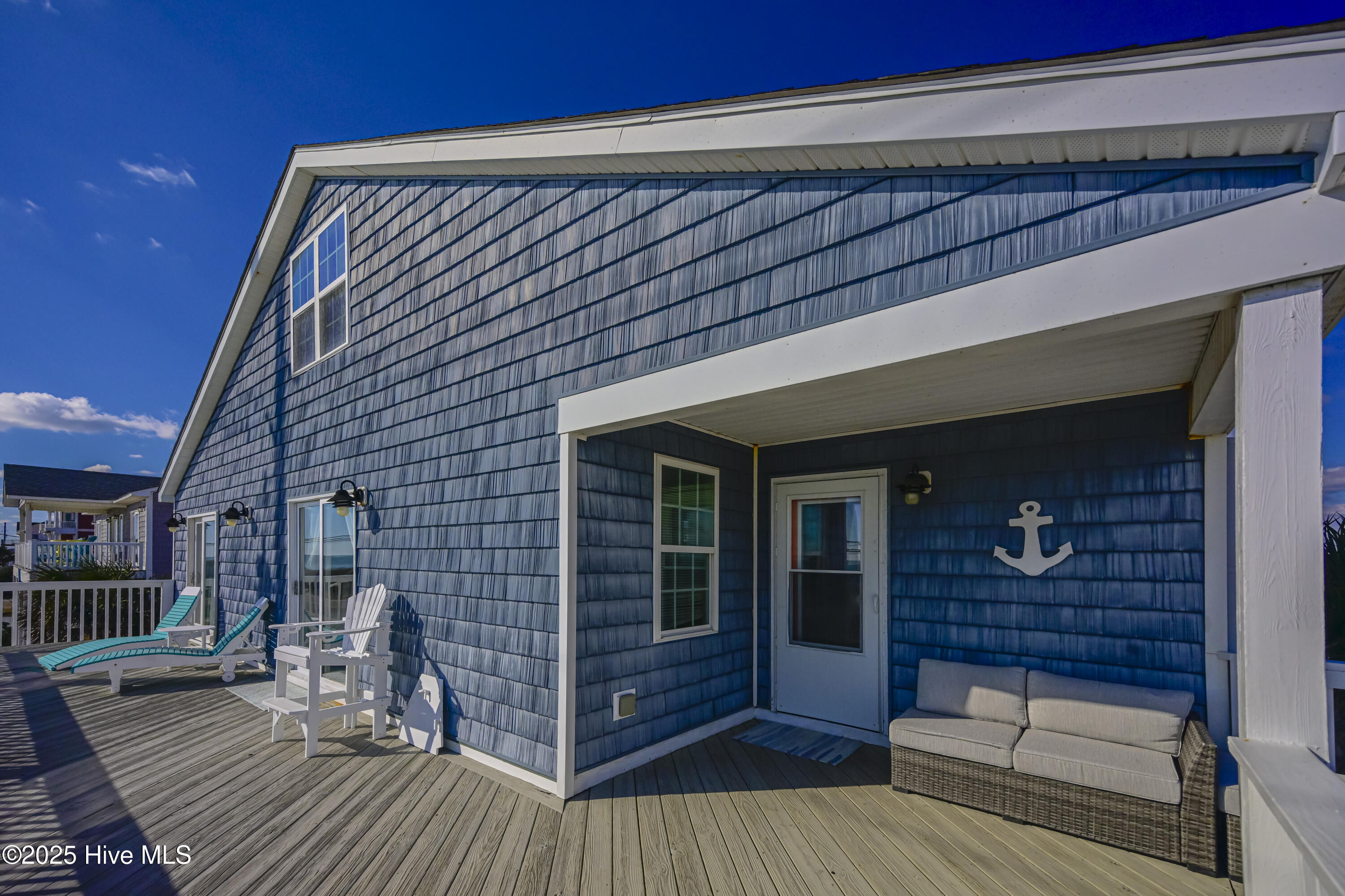 100482049 | Photo 11