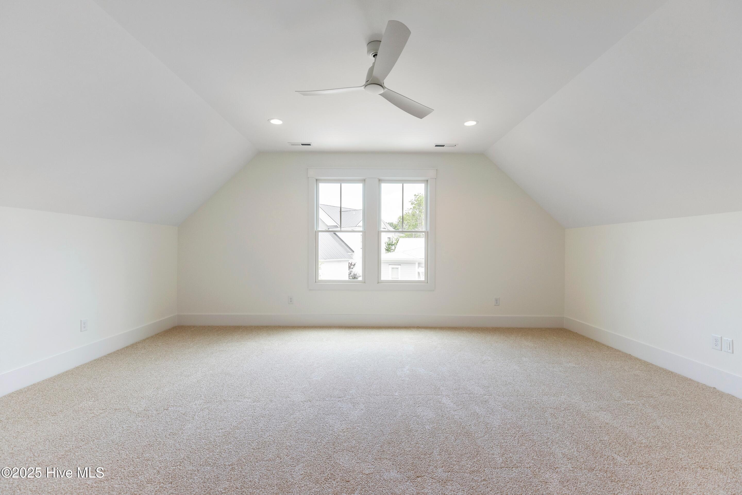 100542273 | Photo 57