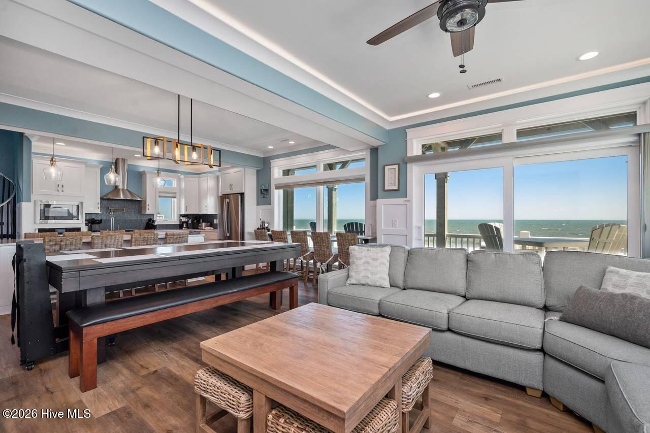 100560212 | Photo 23